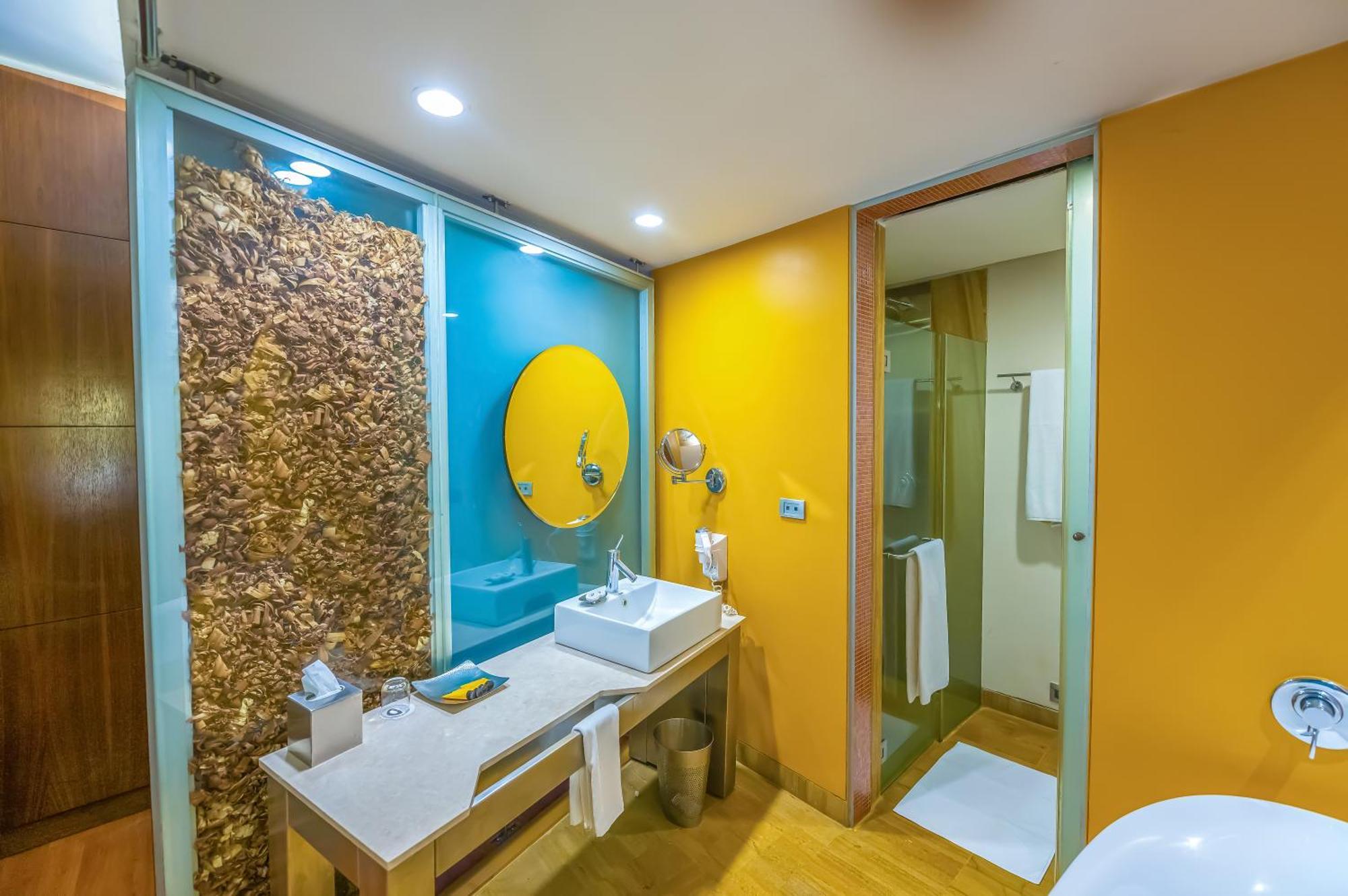 Premier Room Bathtub on Food & Soft Beverages