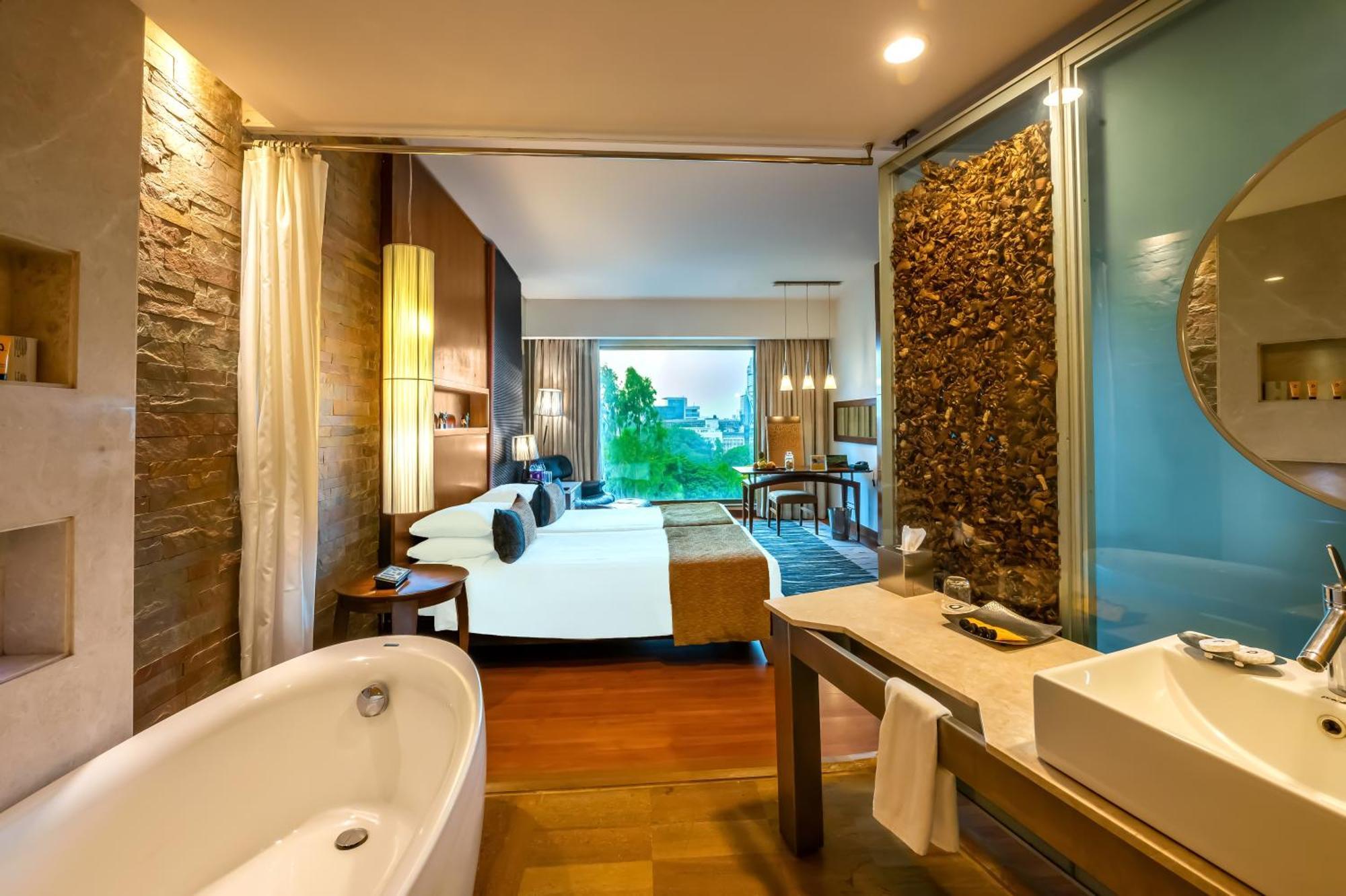 Premier Room Bathtub on Food & Soft Beverages