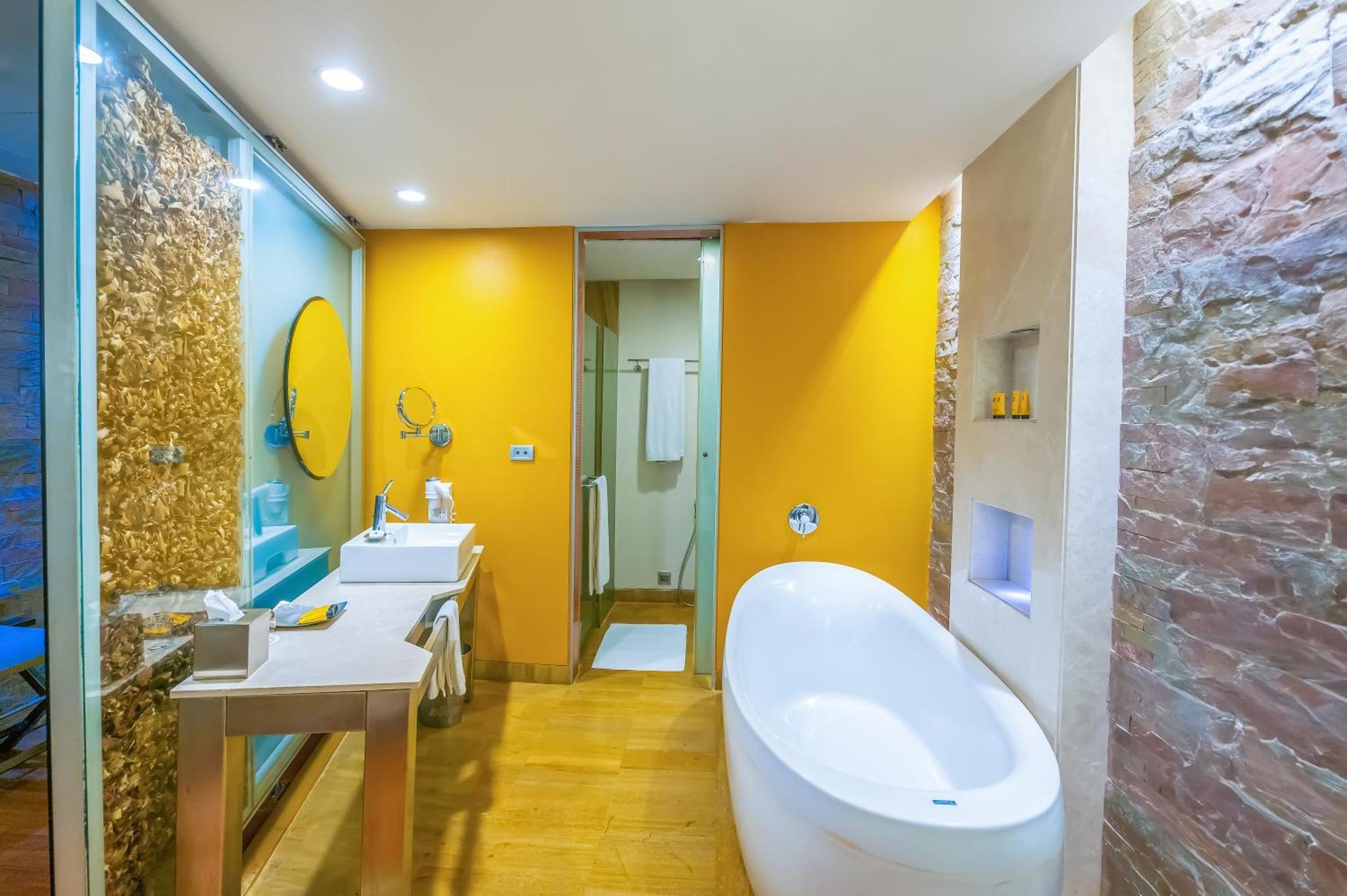 Premier Room Bathtub on Food & Soft Beverages