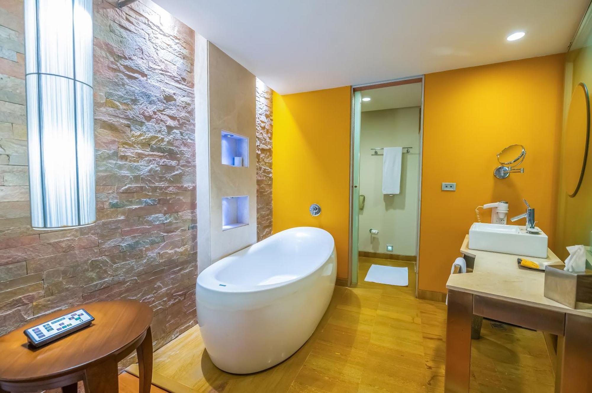 Premier Room Bathtub on Food & Soft Beverages