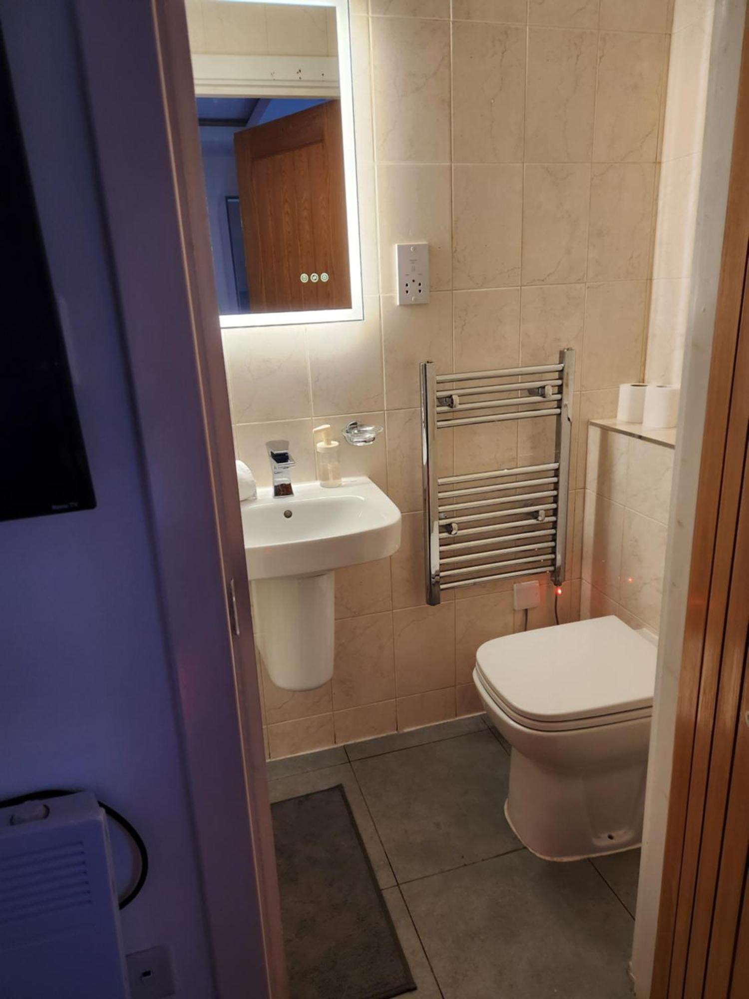 Double Room Private Bathroom