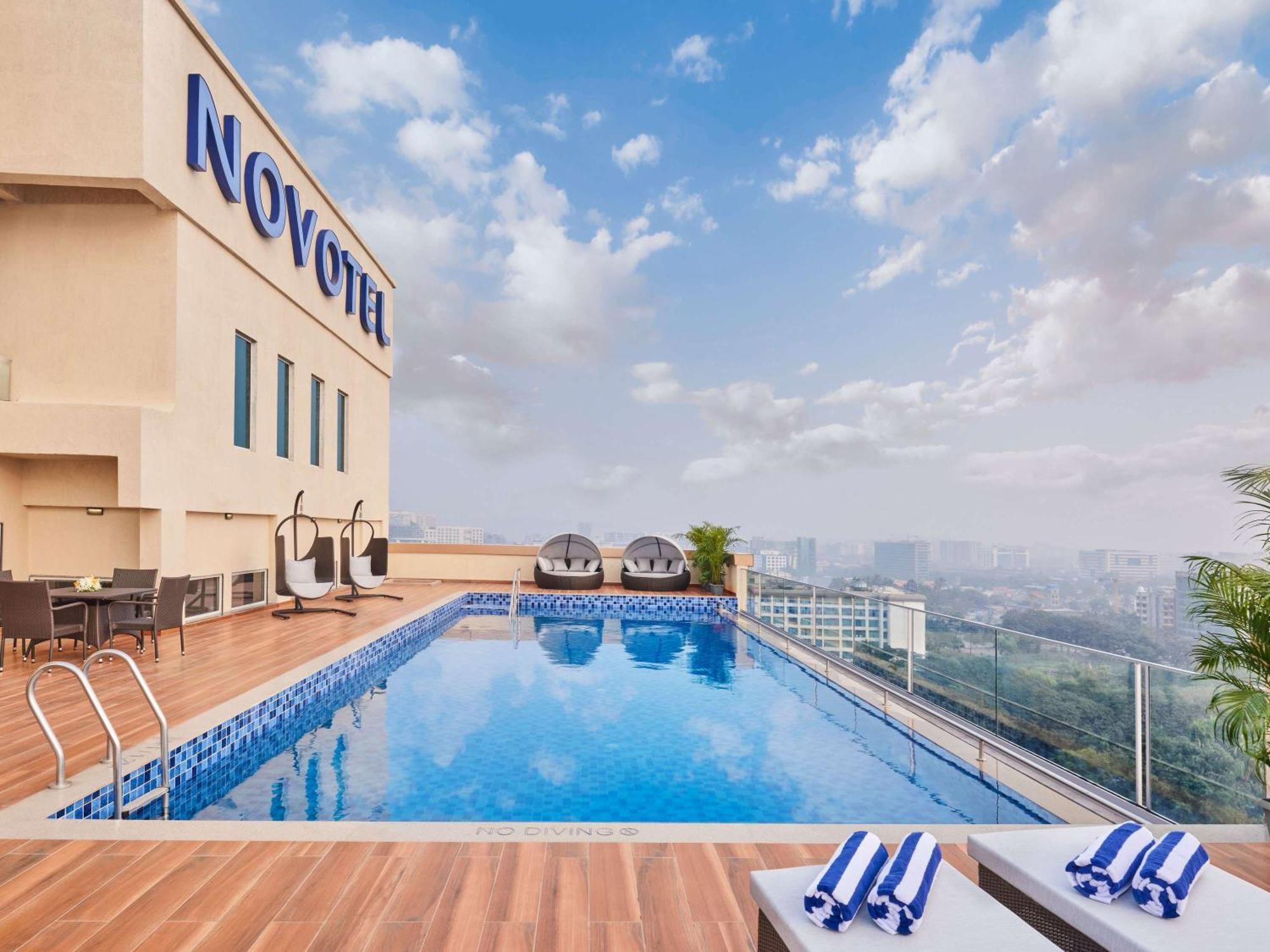 Deluxe Room Twin Beds 11 Happy Hours from 5pm to 7 pm on select beverages on Spa on select packages Laundry Food & Soft Beverages