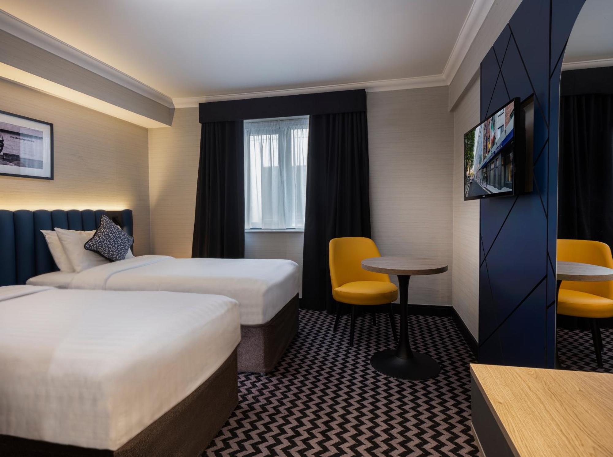 Twin Room,1437251890:JPEG