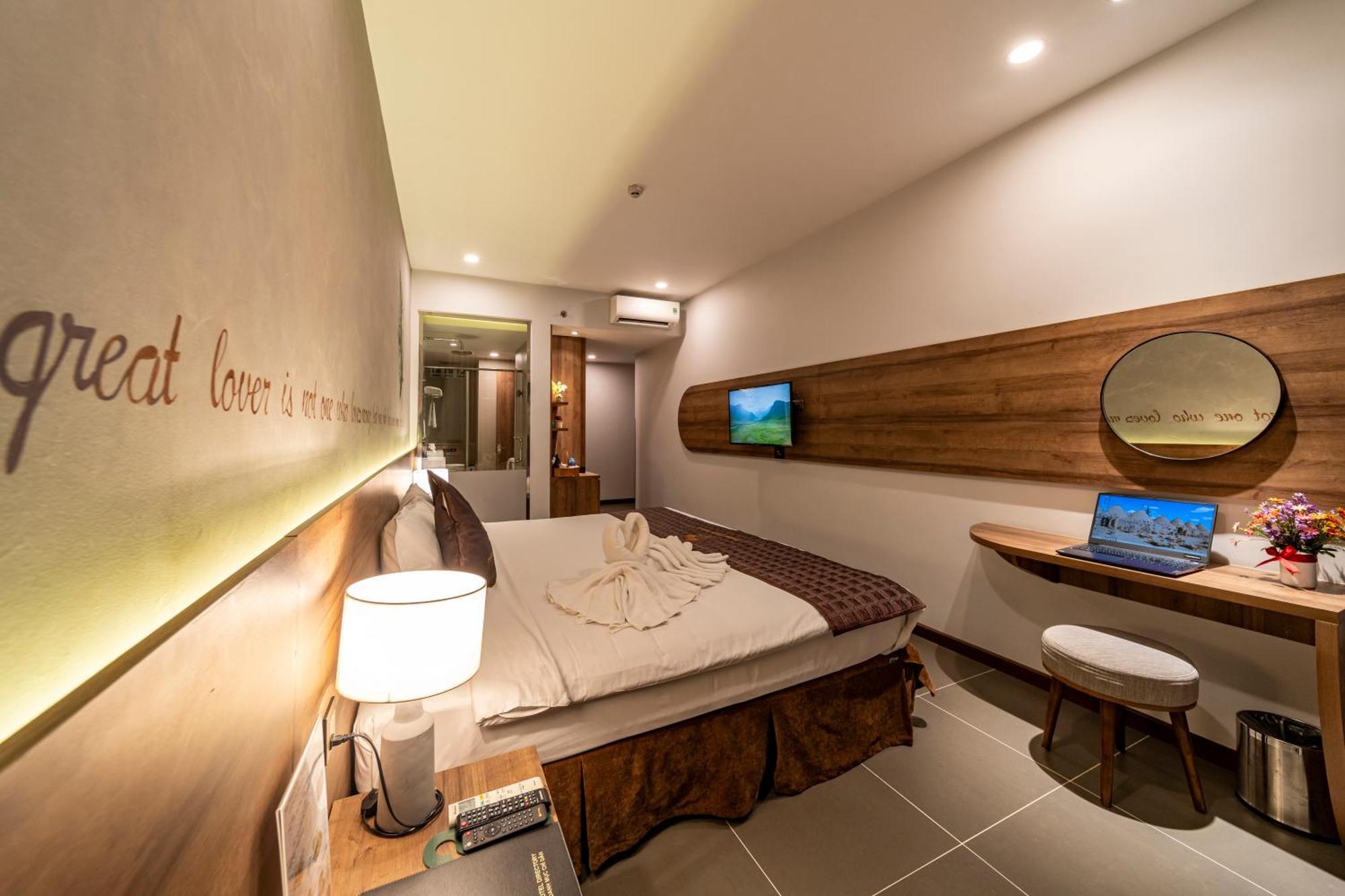 Deluxe King Room