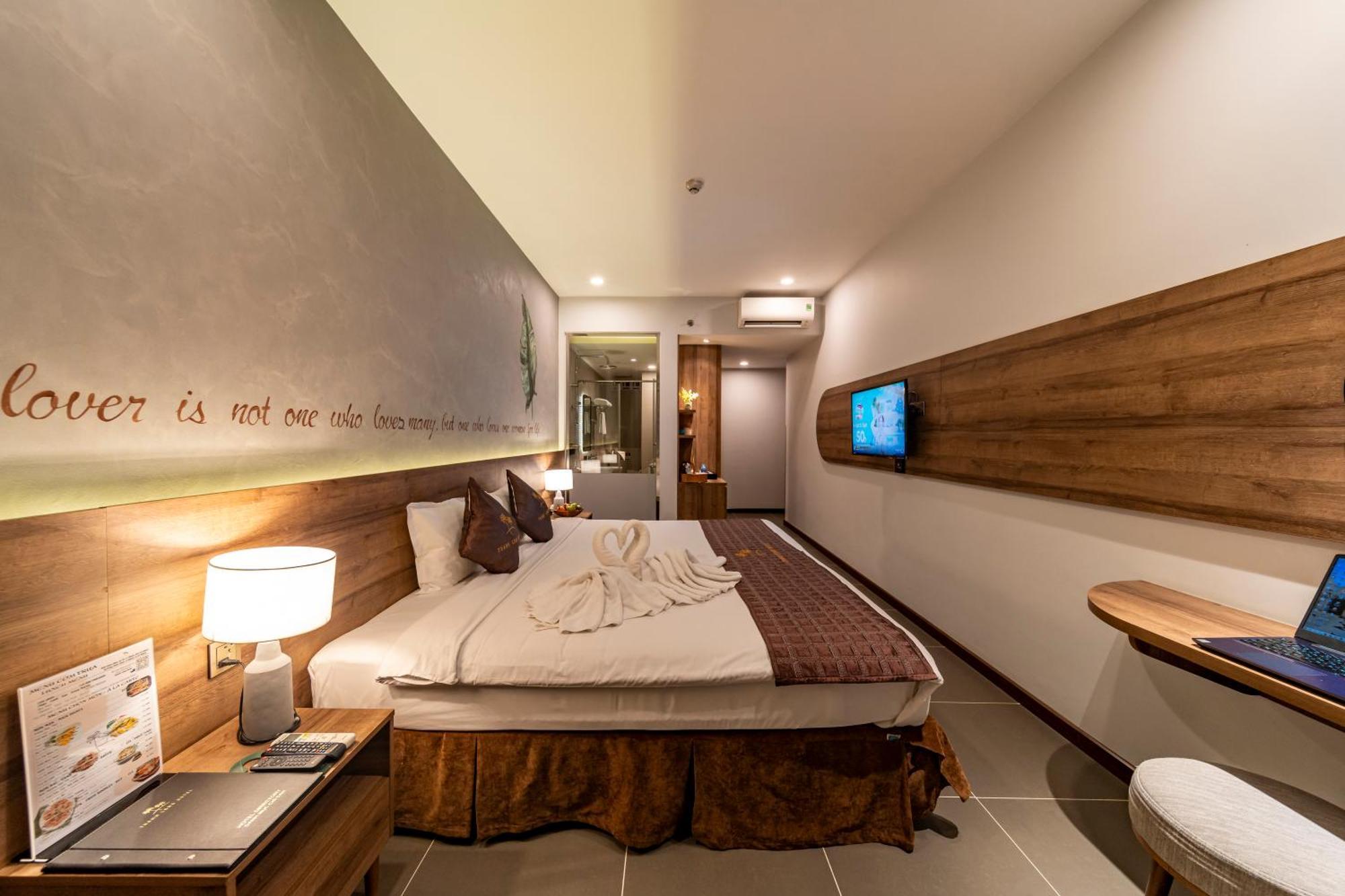 Deluxe King Room