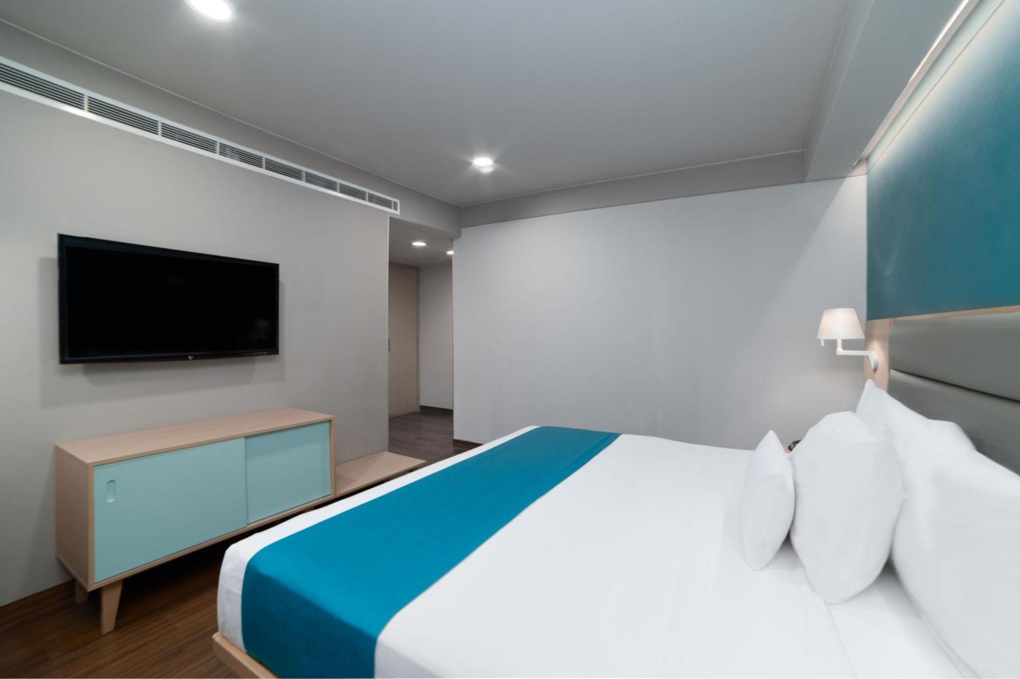 One-Bedroom Suite King or Twin Bed Sofa Bed