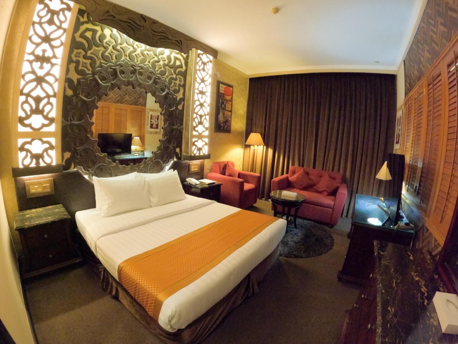 Deluxe Single Room on F&B