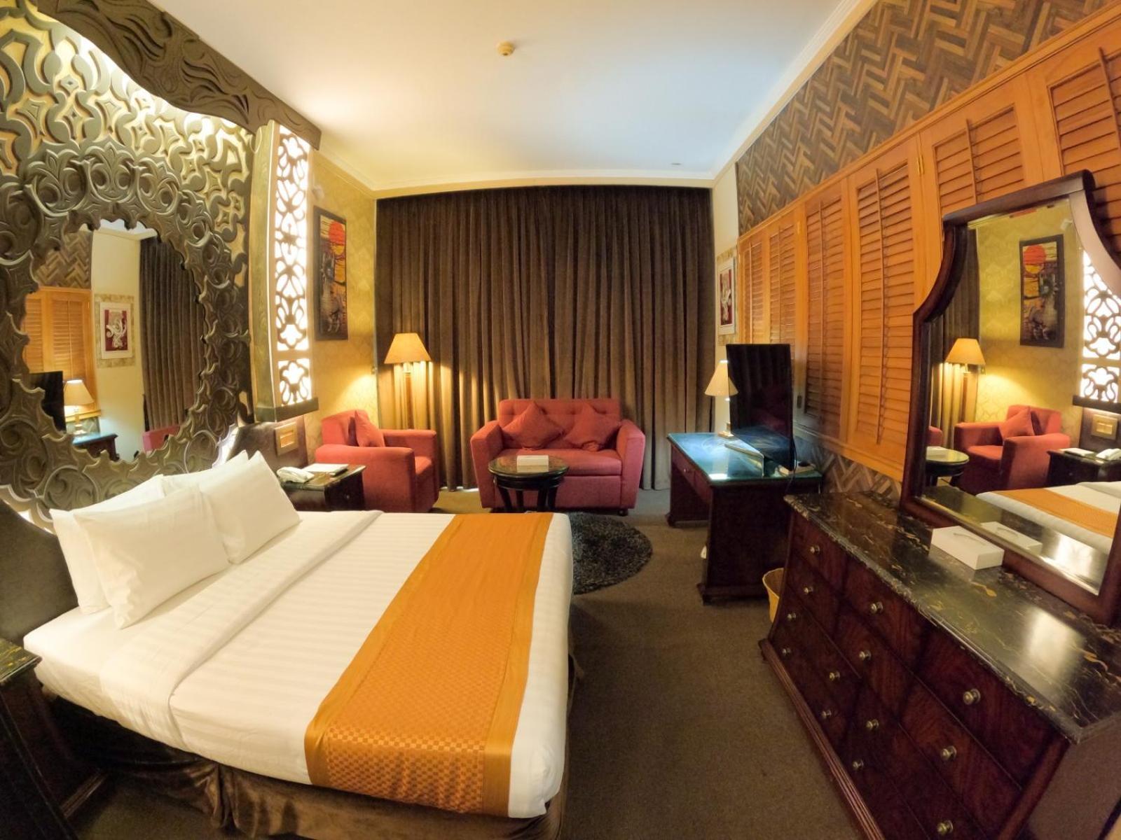 Deluxe Single Room on F&B
