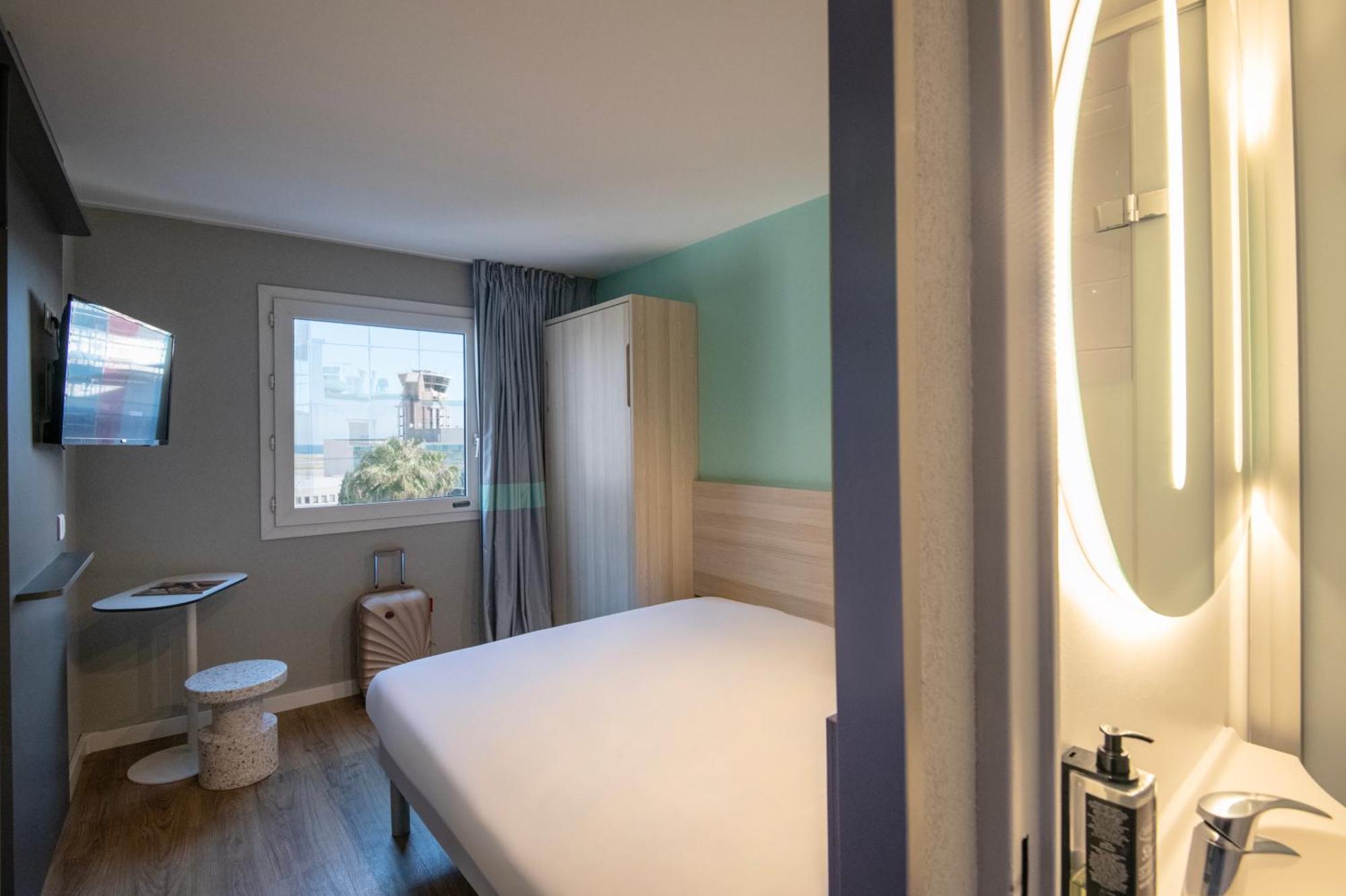 Standard Double Room one Queen Bed