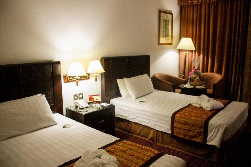 Deluxe Double or Twin Room on F&B
