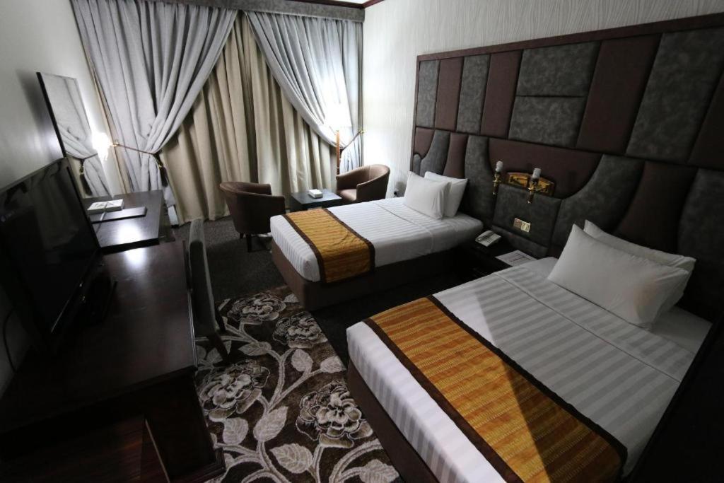 Deluxe Double or Twin Room on F&B