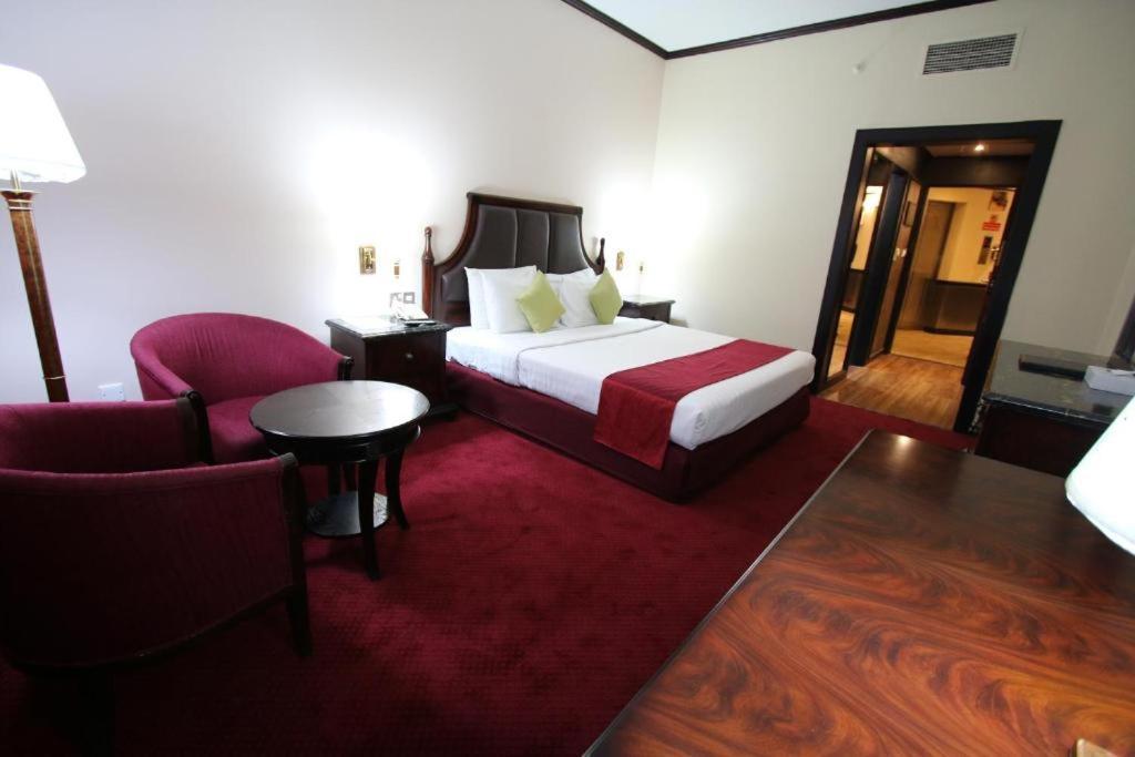 Deluxe Single Room on F&B