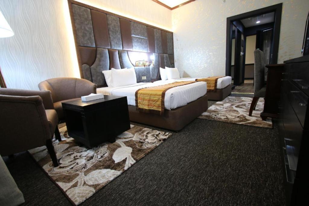 Deluxe Double or Twin Room on F&B