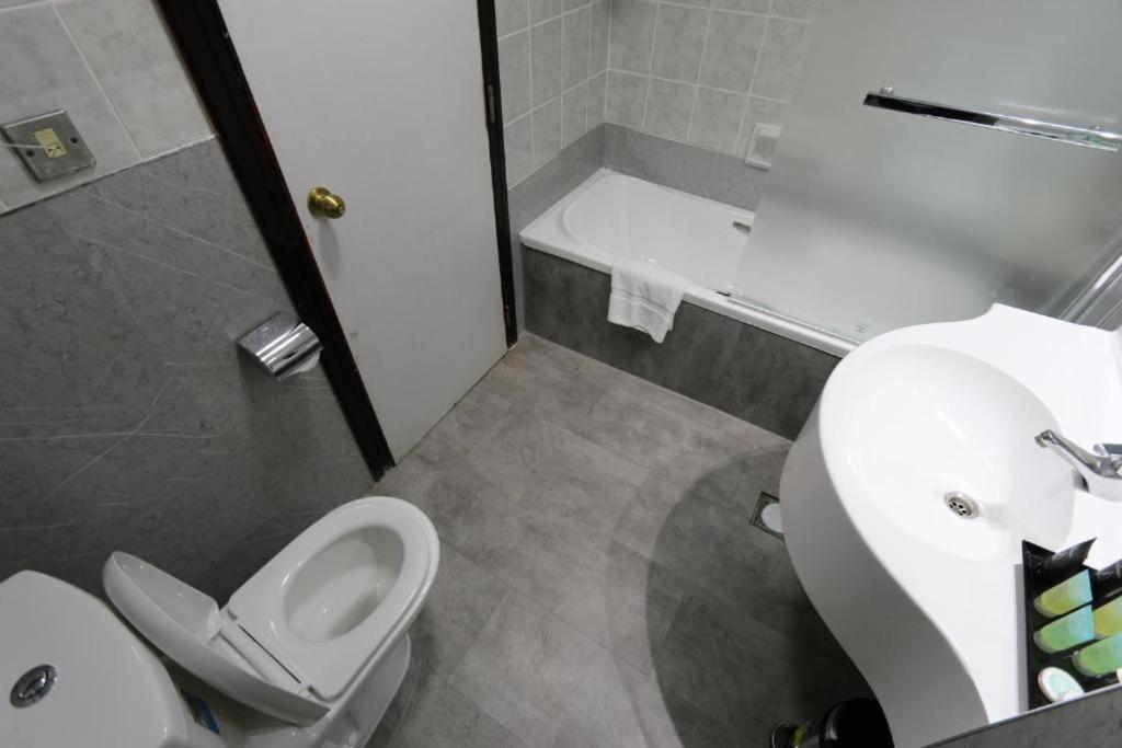 Comfort Triple Room on F&B