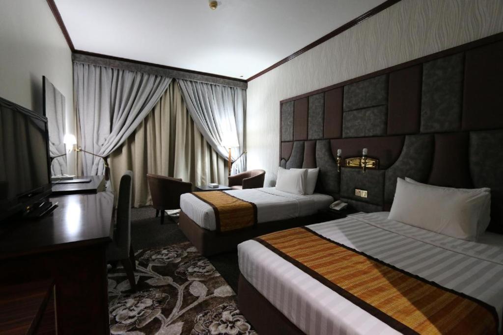 Deluxe Double or Twin Room on F&B