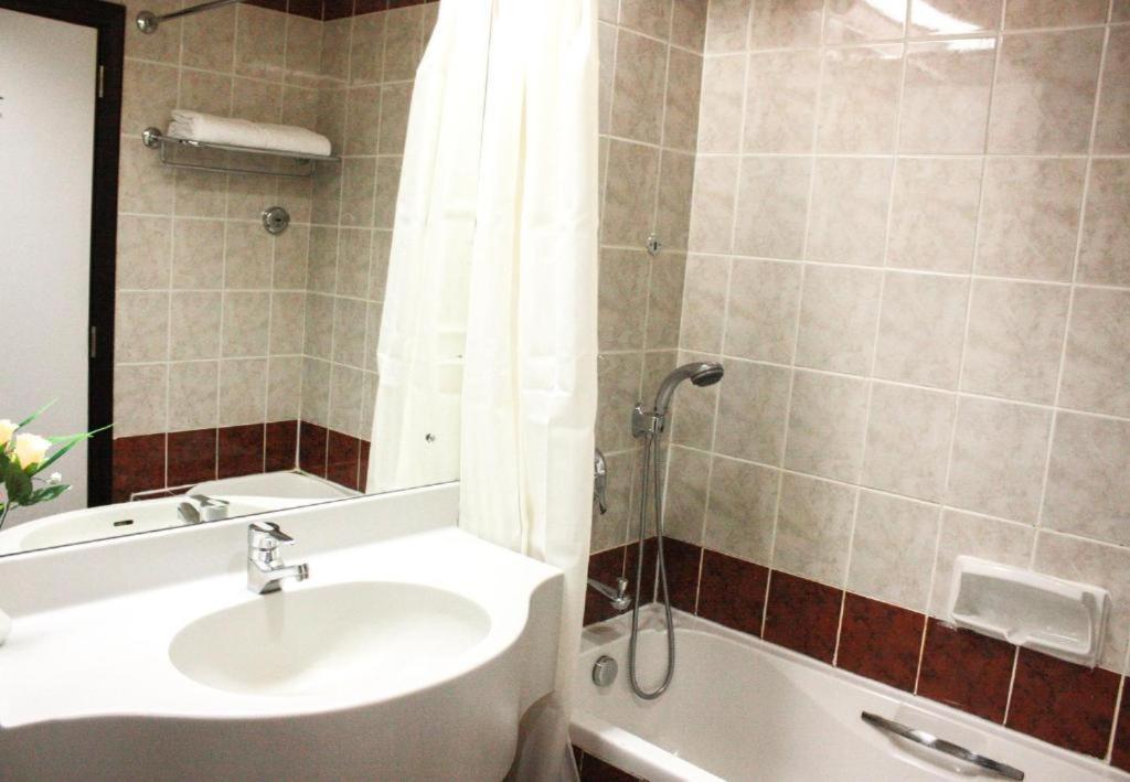Comfort Triple Room on F&B