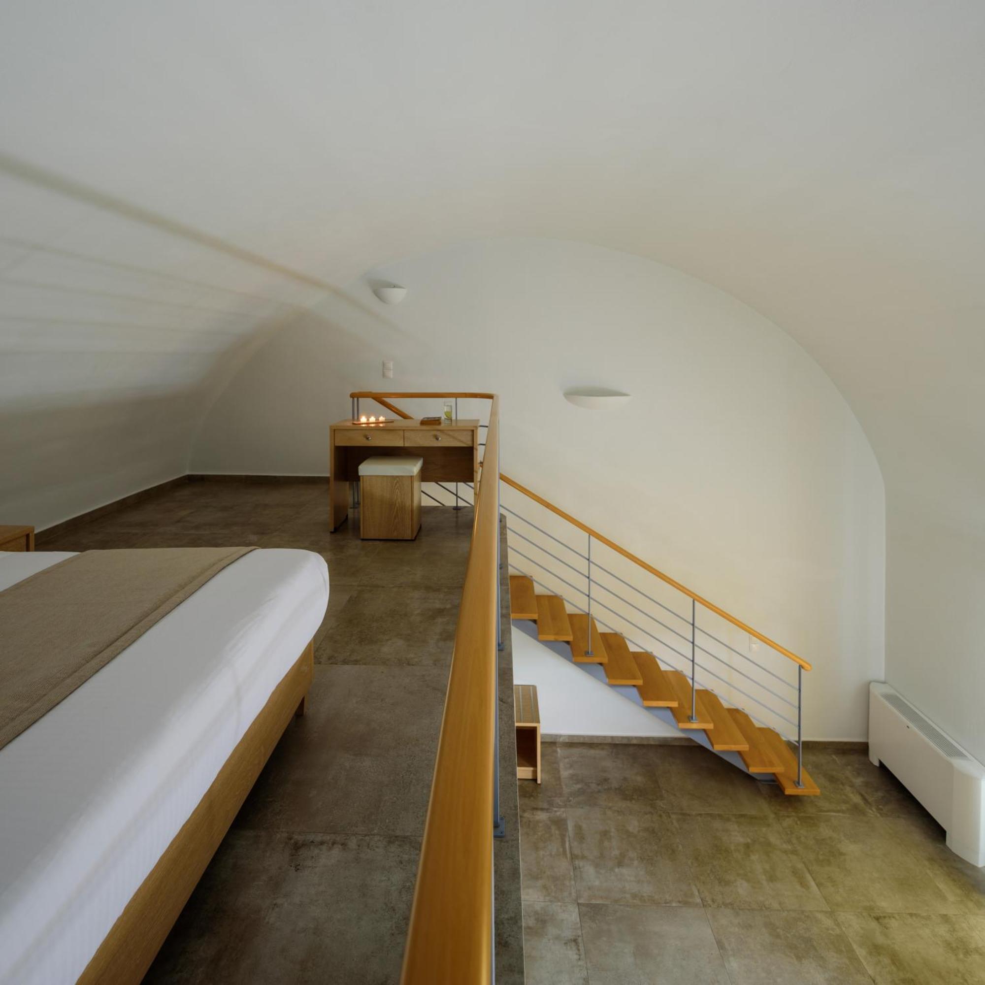 Loft Suite Outdoor Hot Tub
