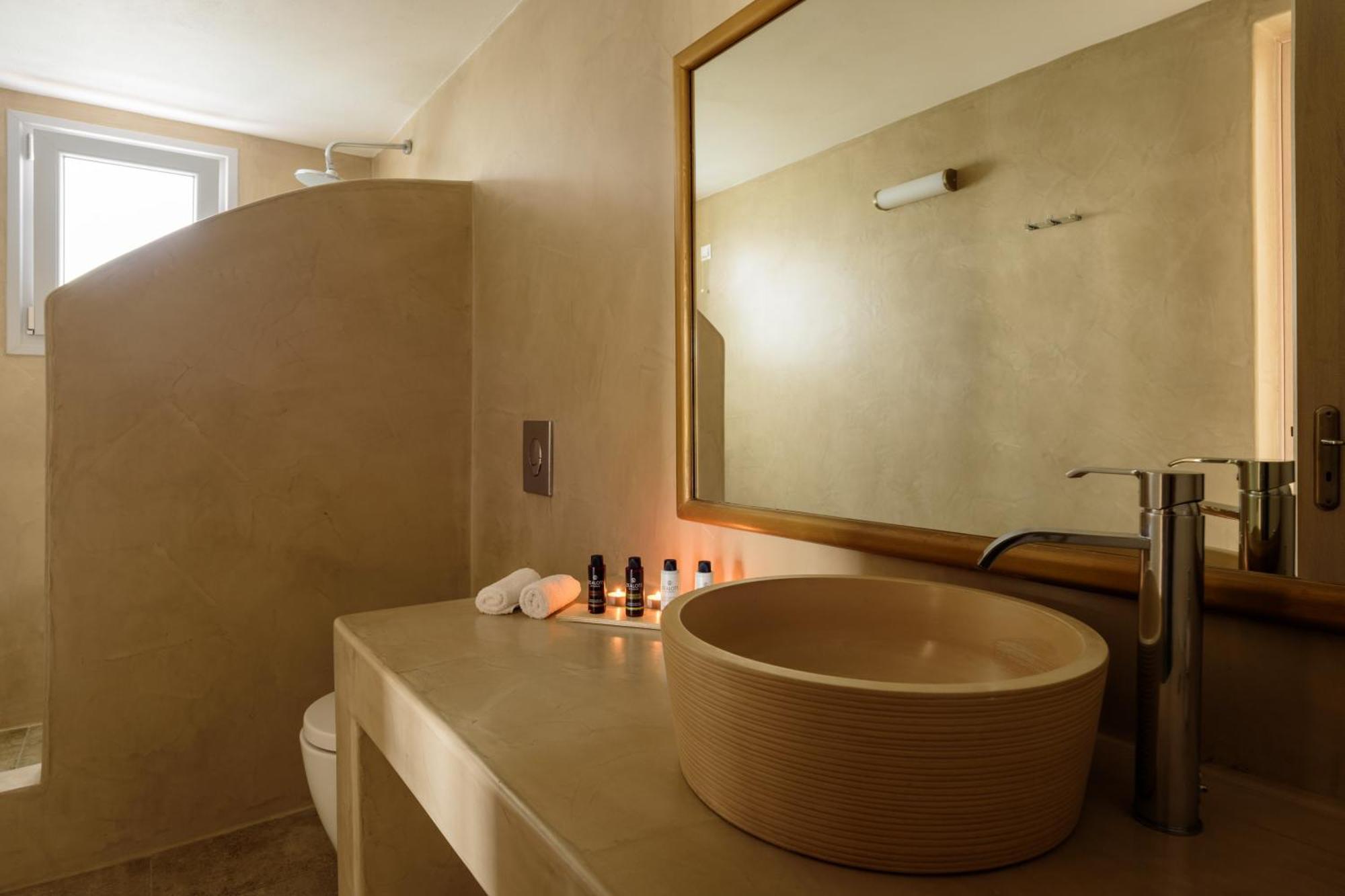 Loft Suite Outdoor Hot Tub
