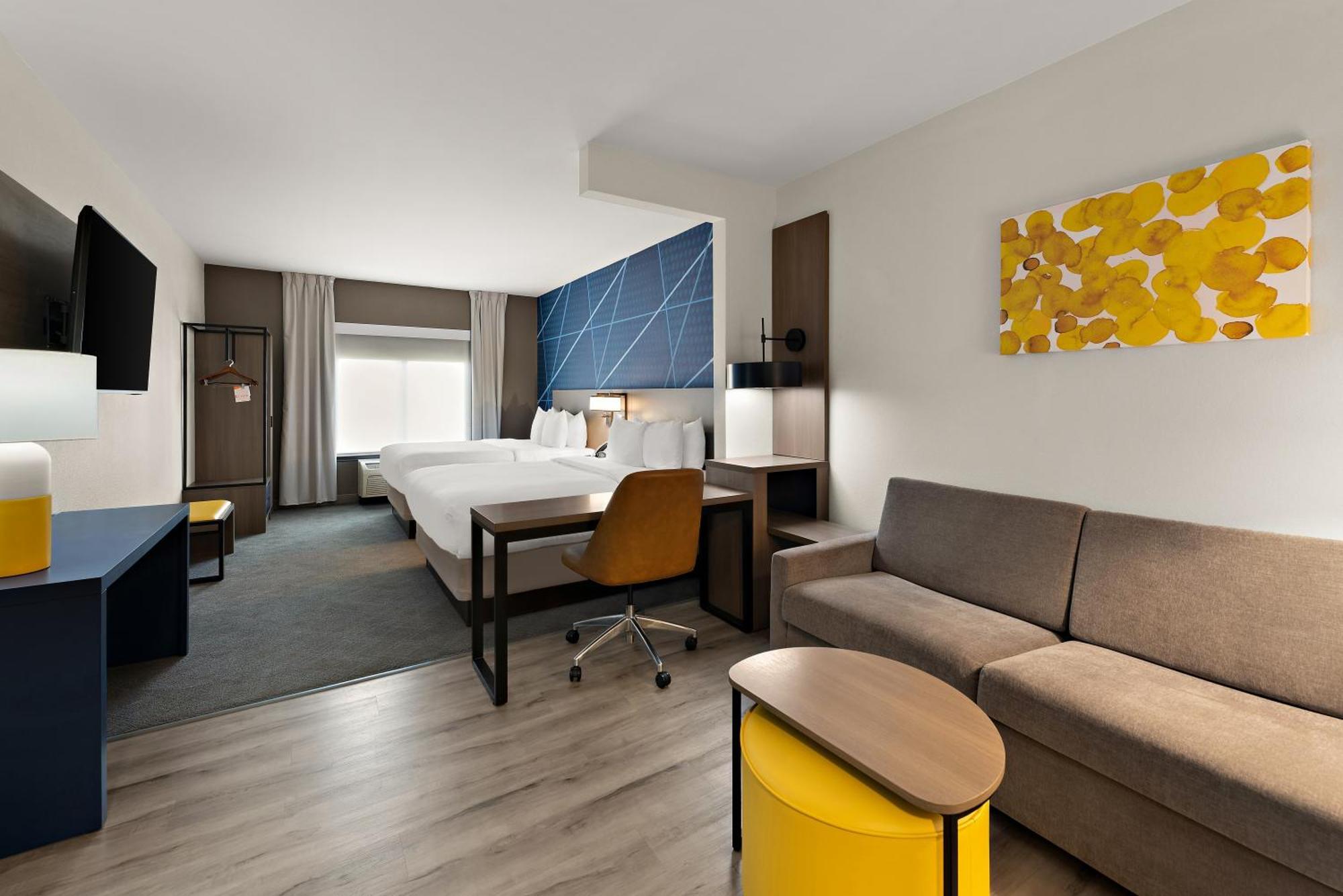 Queen Suite with Two Queen Beds - Non-Smoking