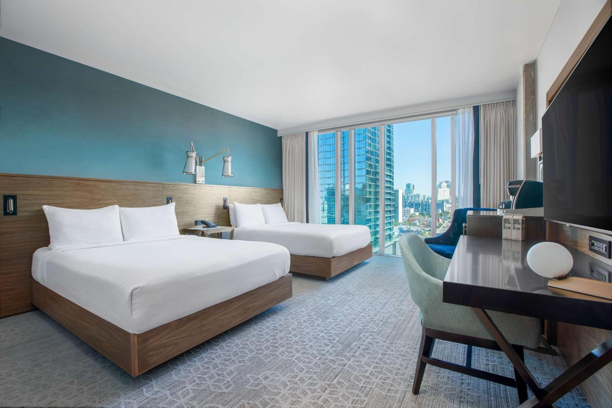 Upper Level Queen Room with Two Queen Beds and City View