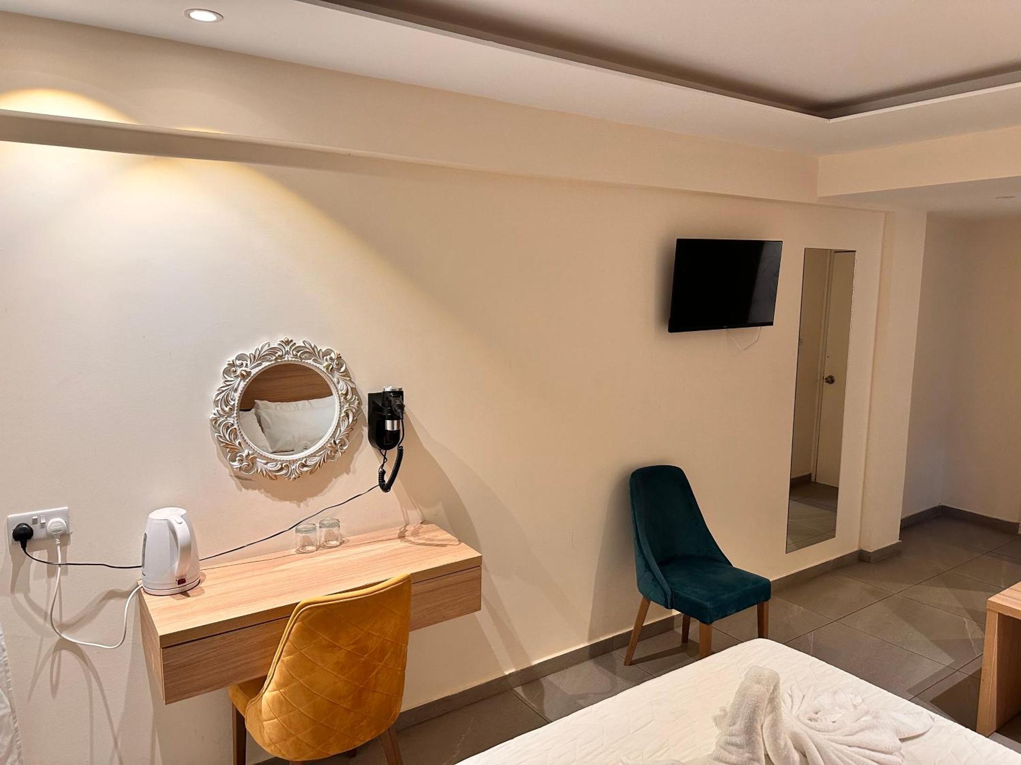 Deluxe Double or Twin Room