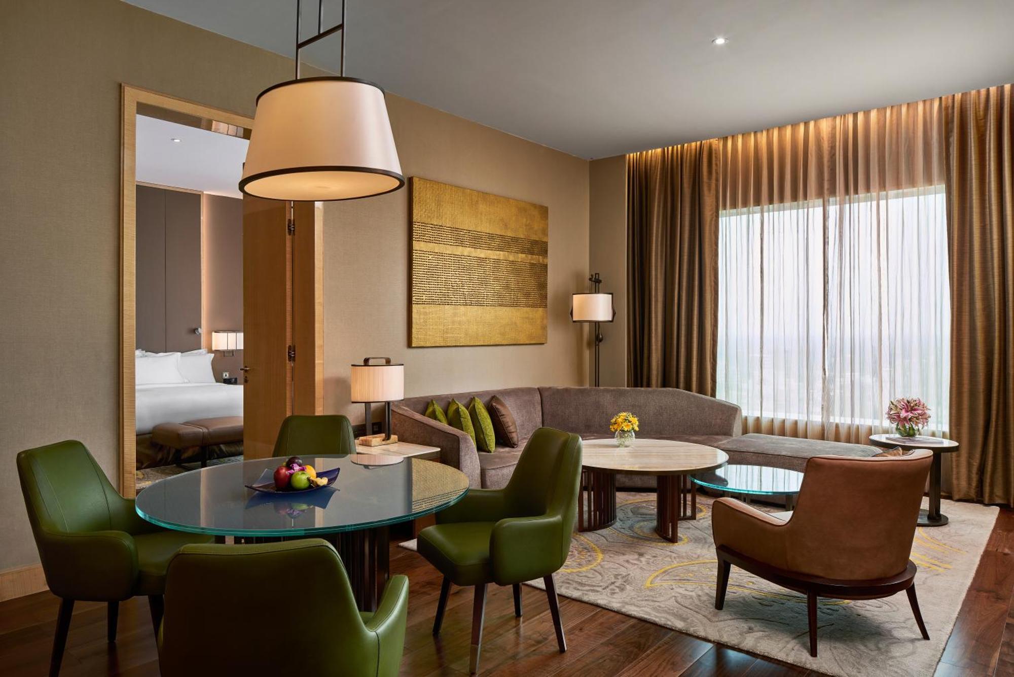Deluxe Suite Executive Lounge Access