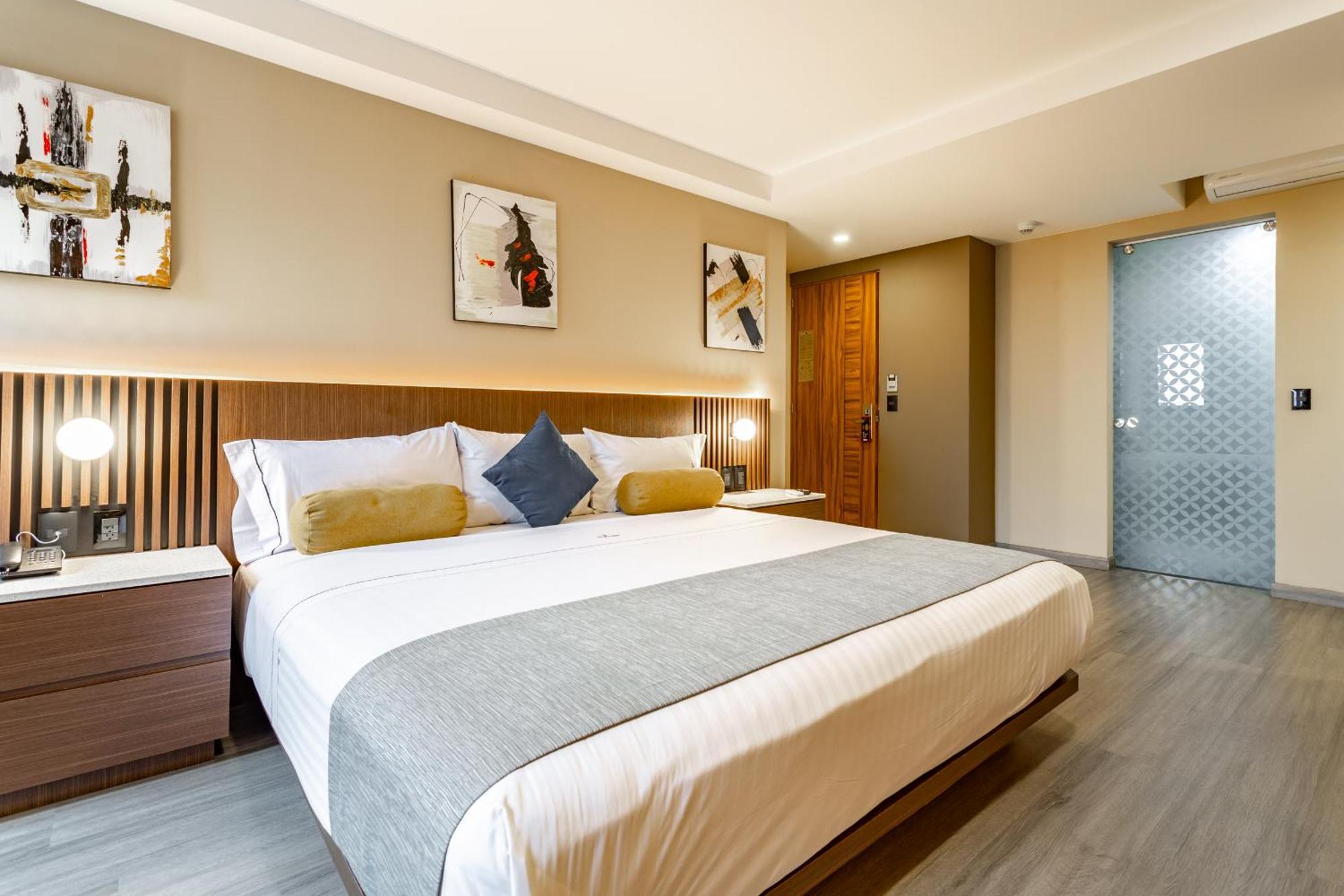 Deluxe King Room