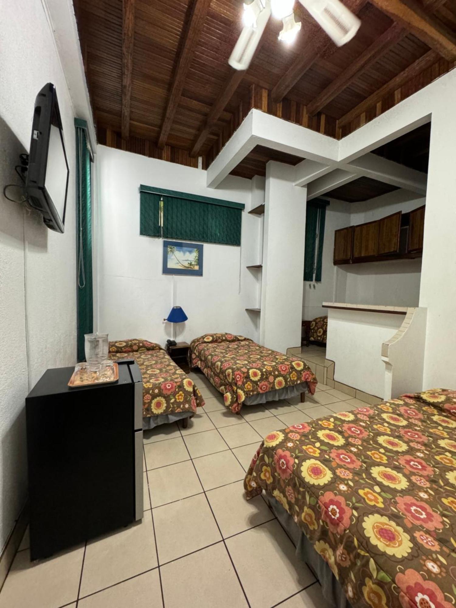 Family Room,1609734980:JPEG