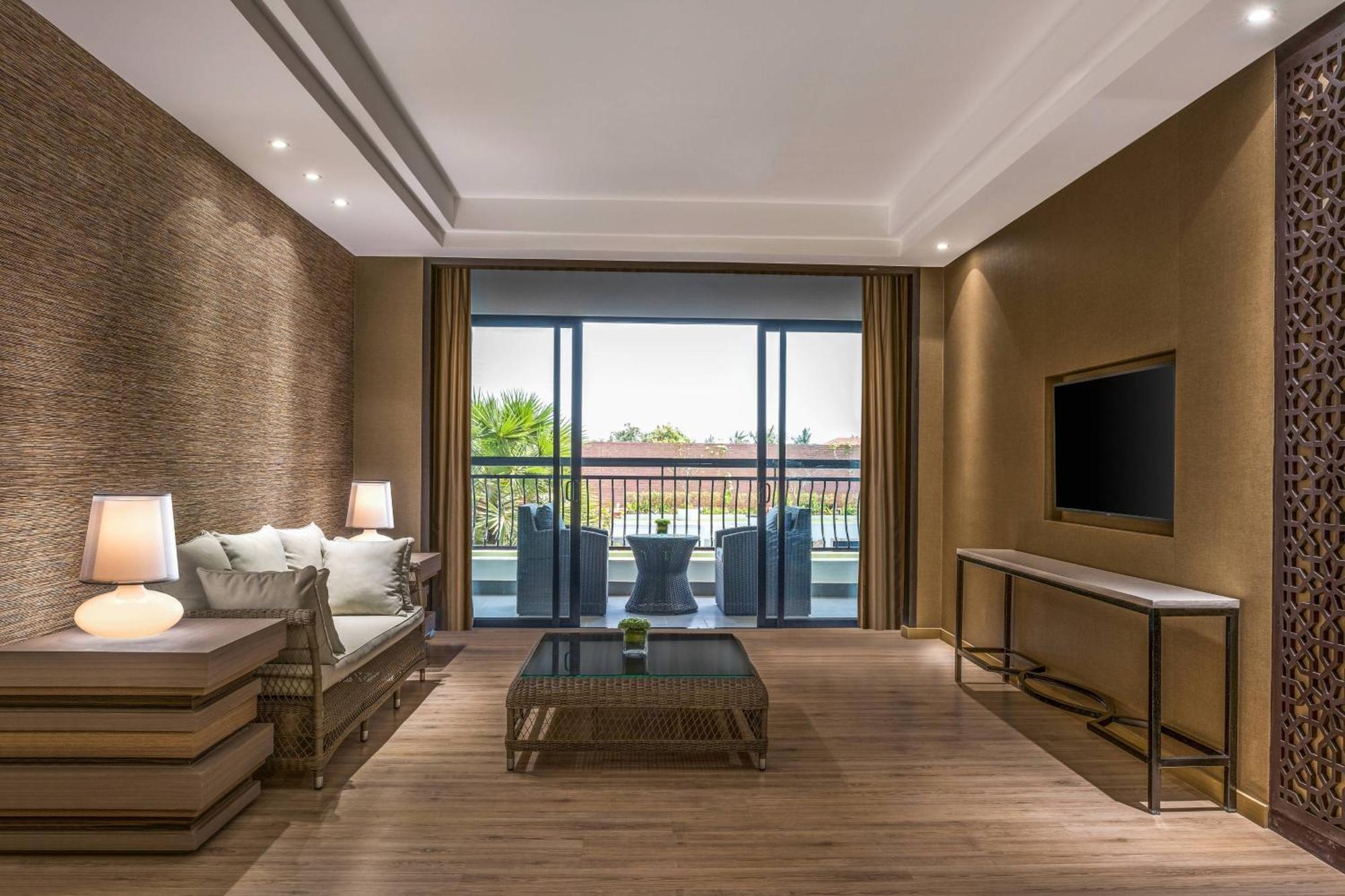 Courtyard King Suite