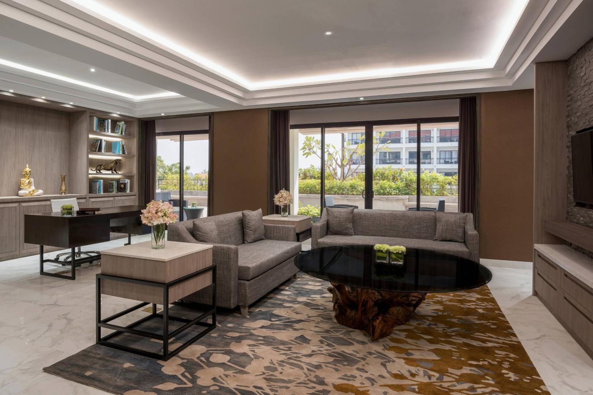 One-Bedroom Presidential King Suite Pool View