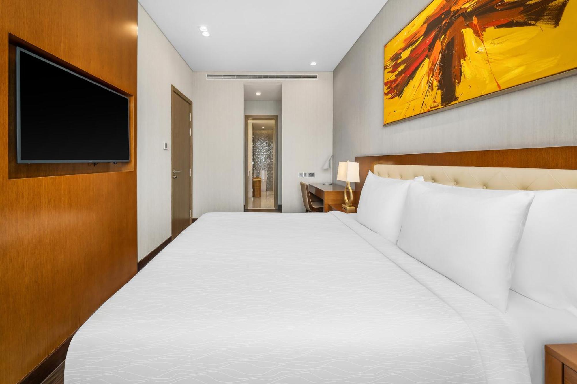 Grand One Bedroom one-time Complimentary Minibar