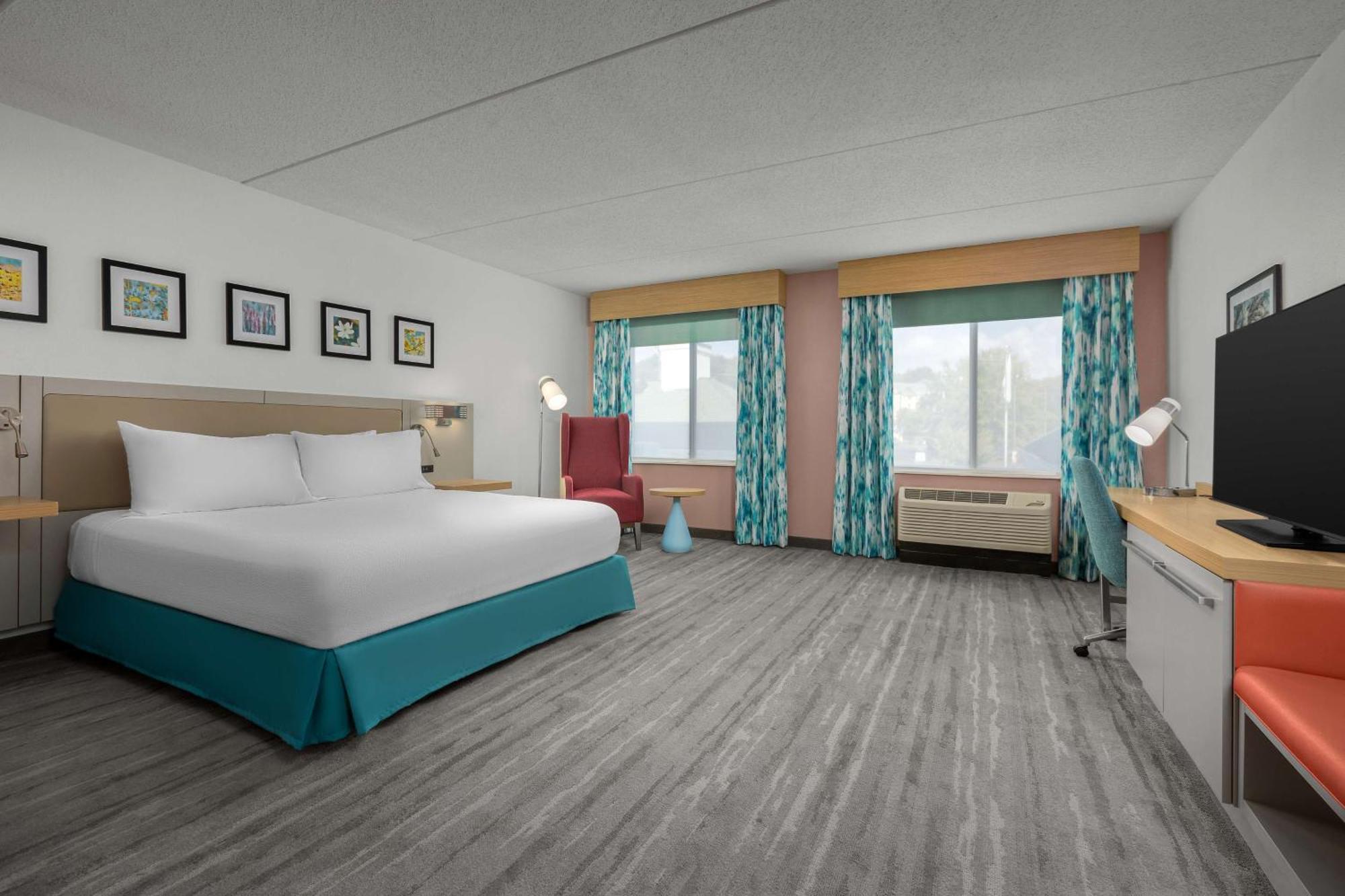 King Room with Accessible Tub - Mobility Access