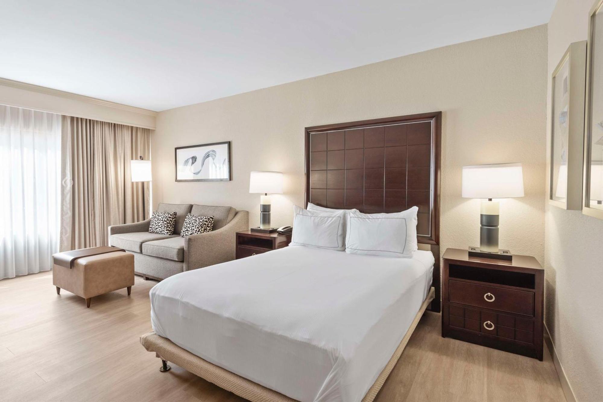 Room with Full Bed and Roll-In Shower - Mobility Accessible - Non-Smoking