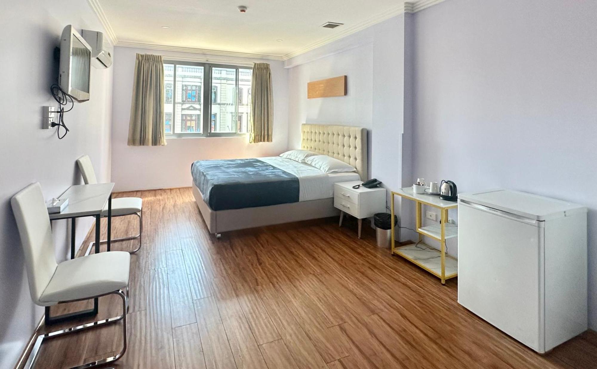 King Room - Shared Bathroom