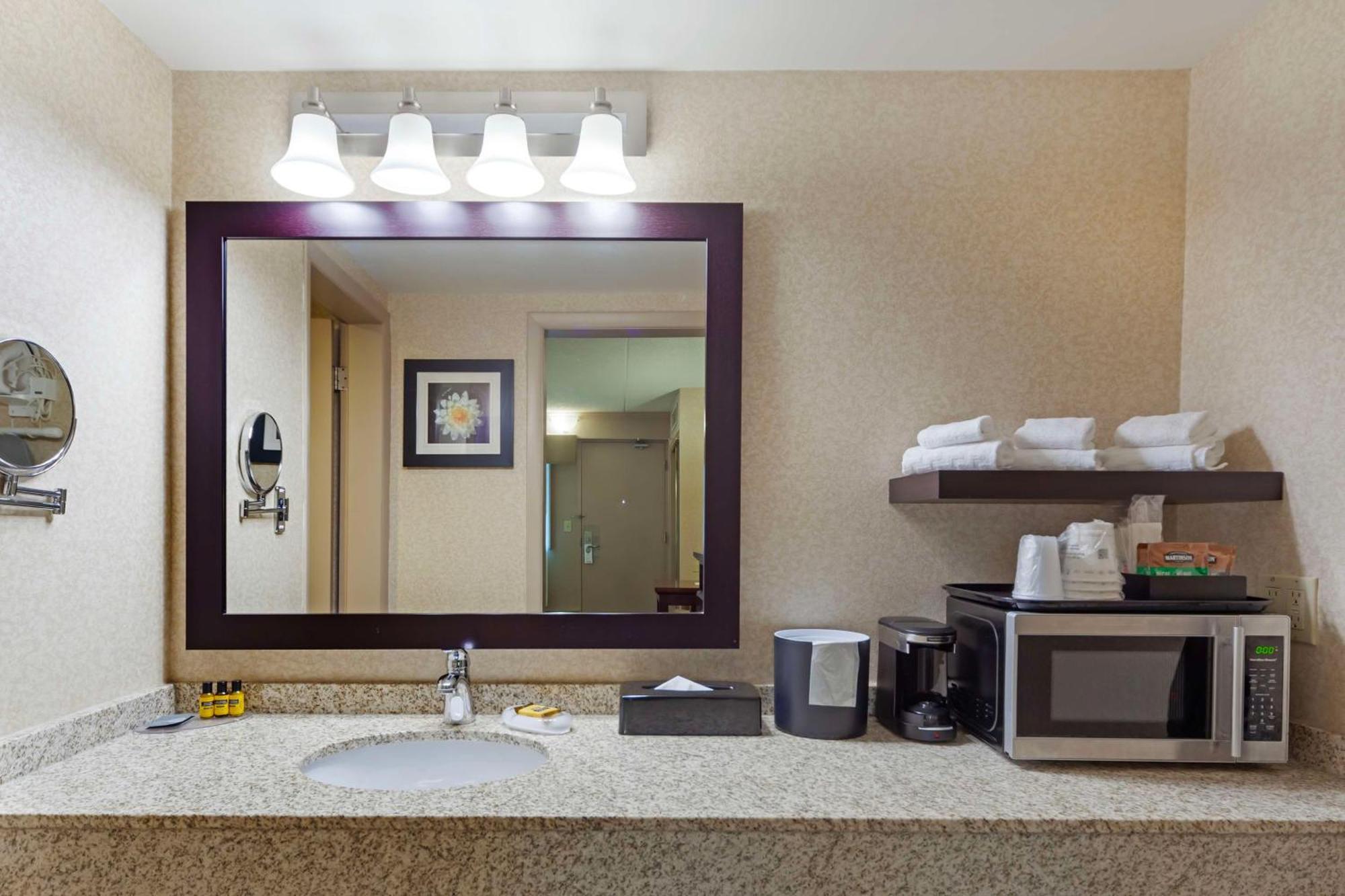 Family Suite with One King Bed and Two Queen Beds - Non-Smoking
