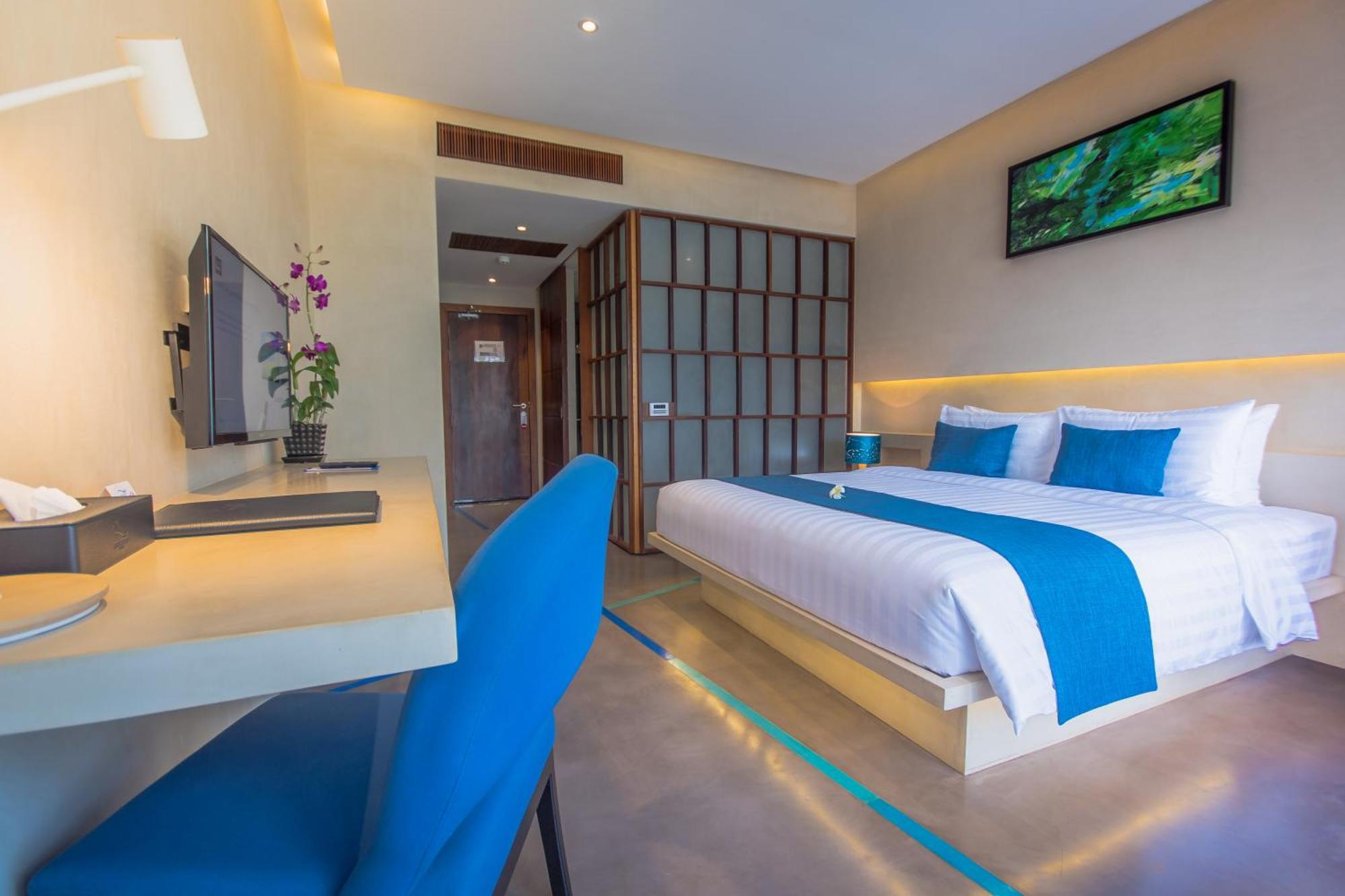 Family Connecting Room Pool View