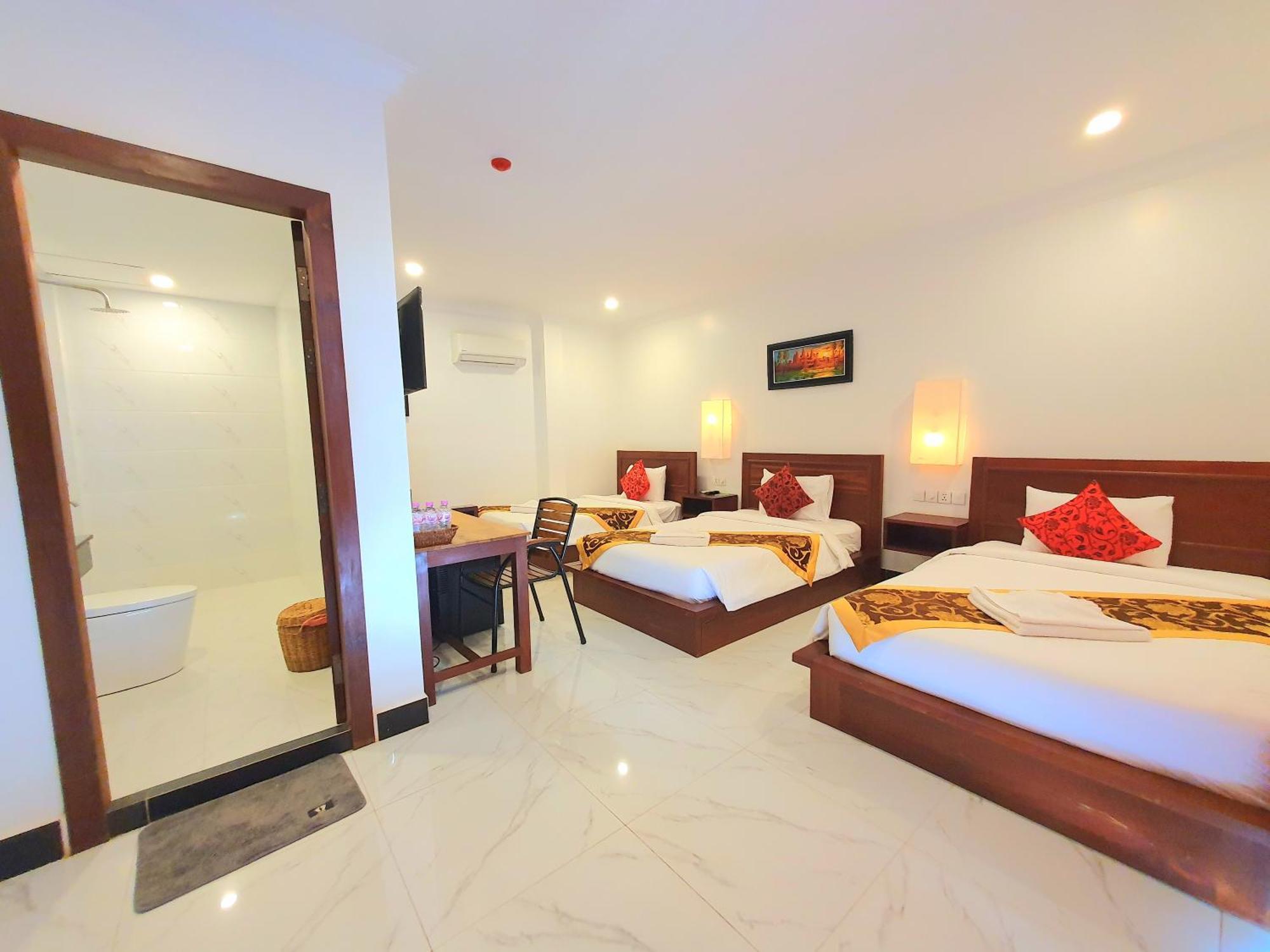 Deluxe Triple Room Balcony