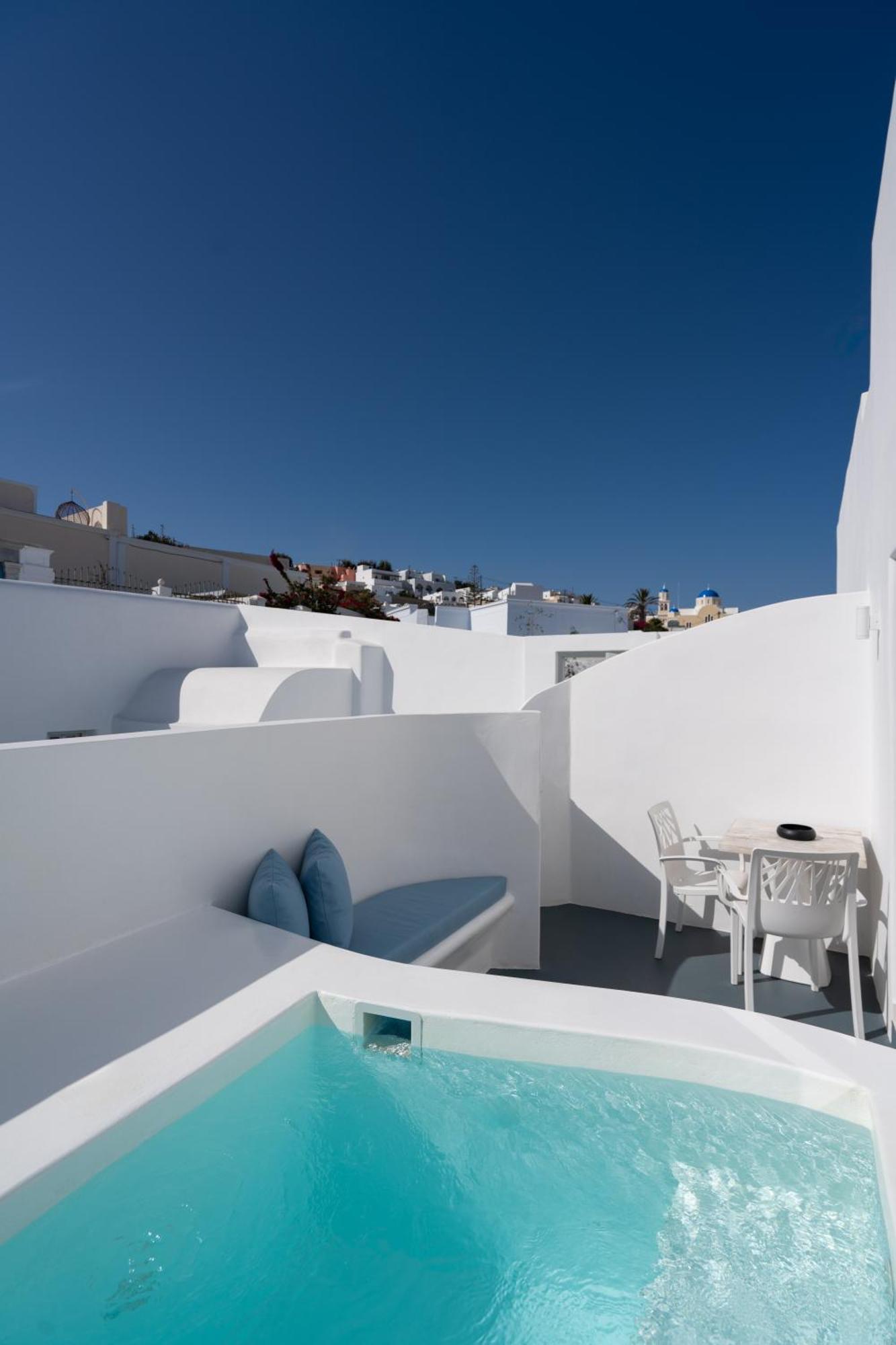 Premium Cave Suite Outdoor Hot Tub