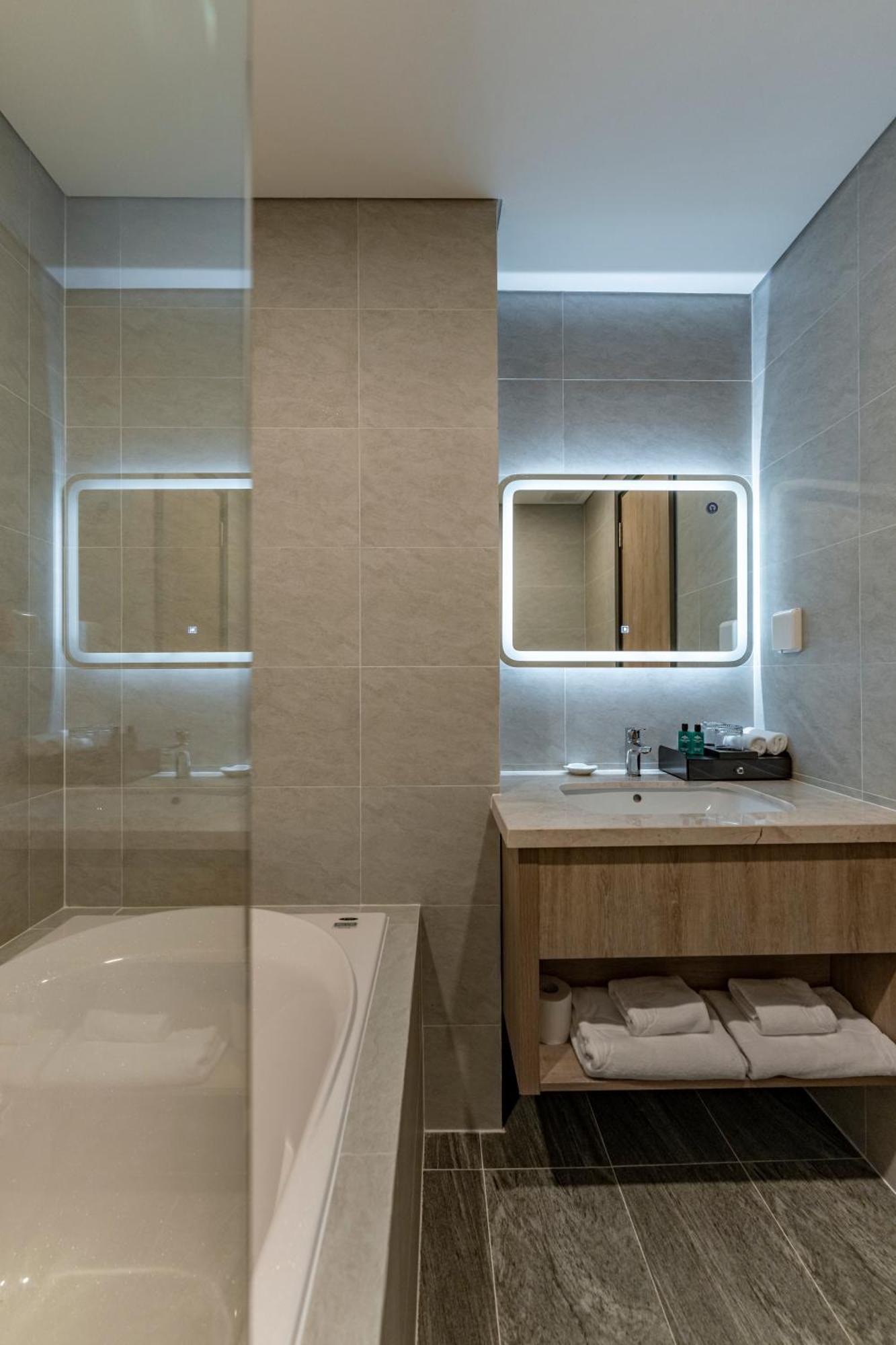 Deluxe One-Bedroom Suite