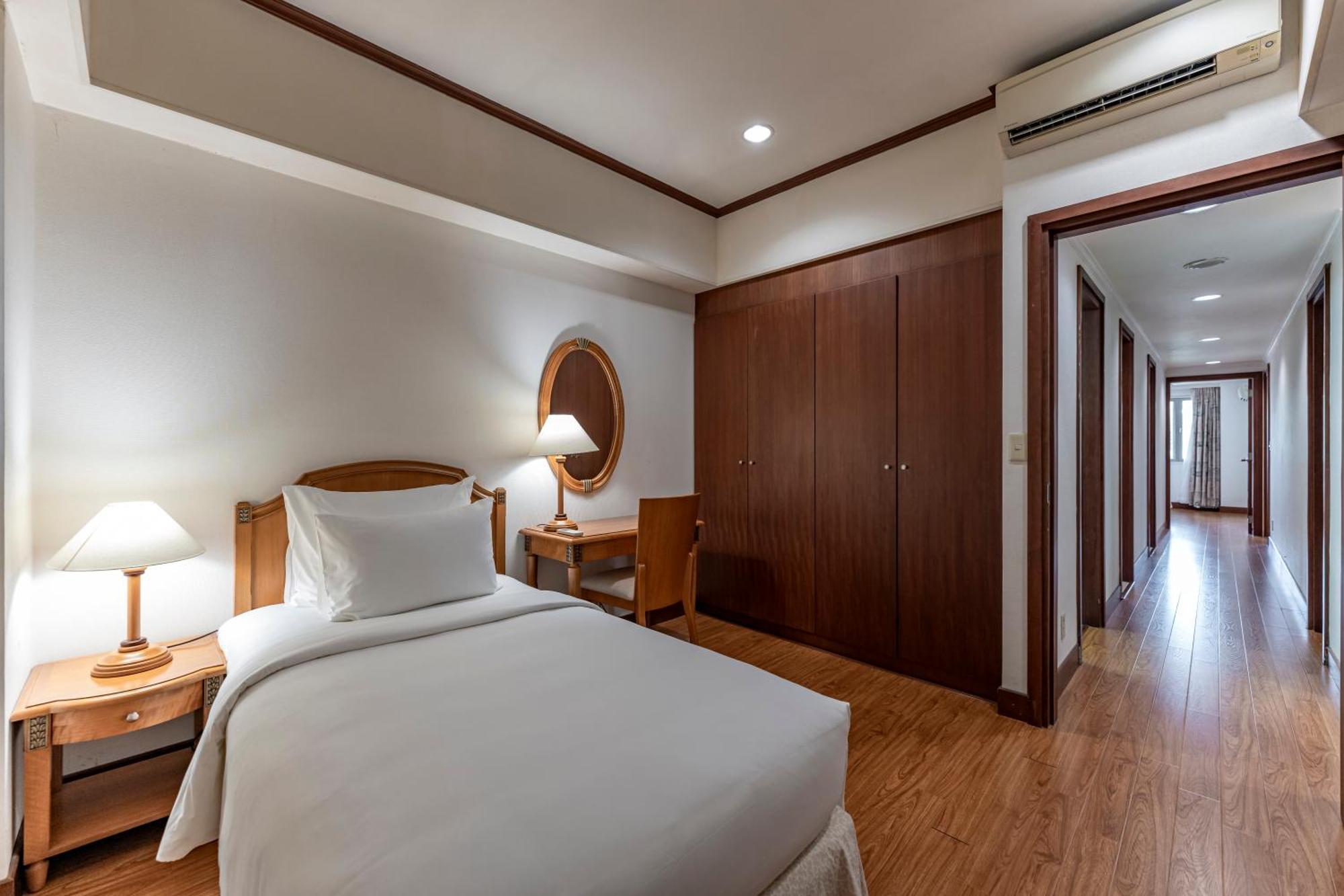 Deluxe Four-Bedroom Suite