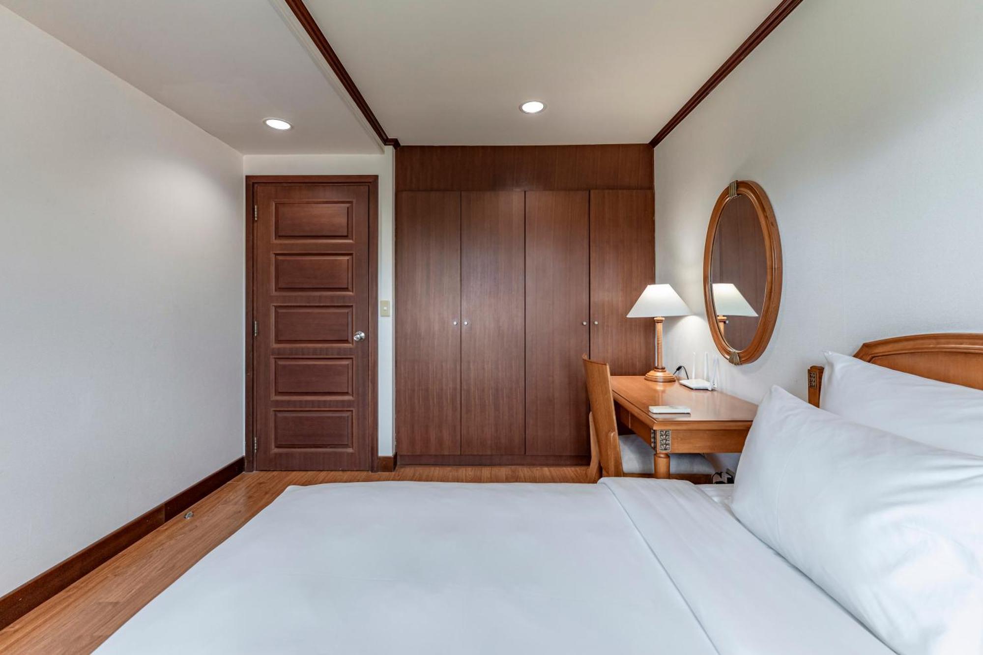 Deluxe Four-Bedroom Suite