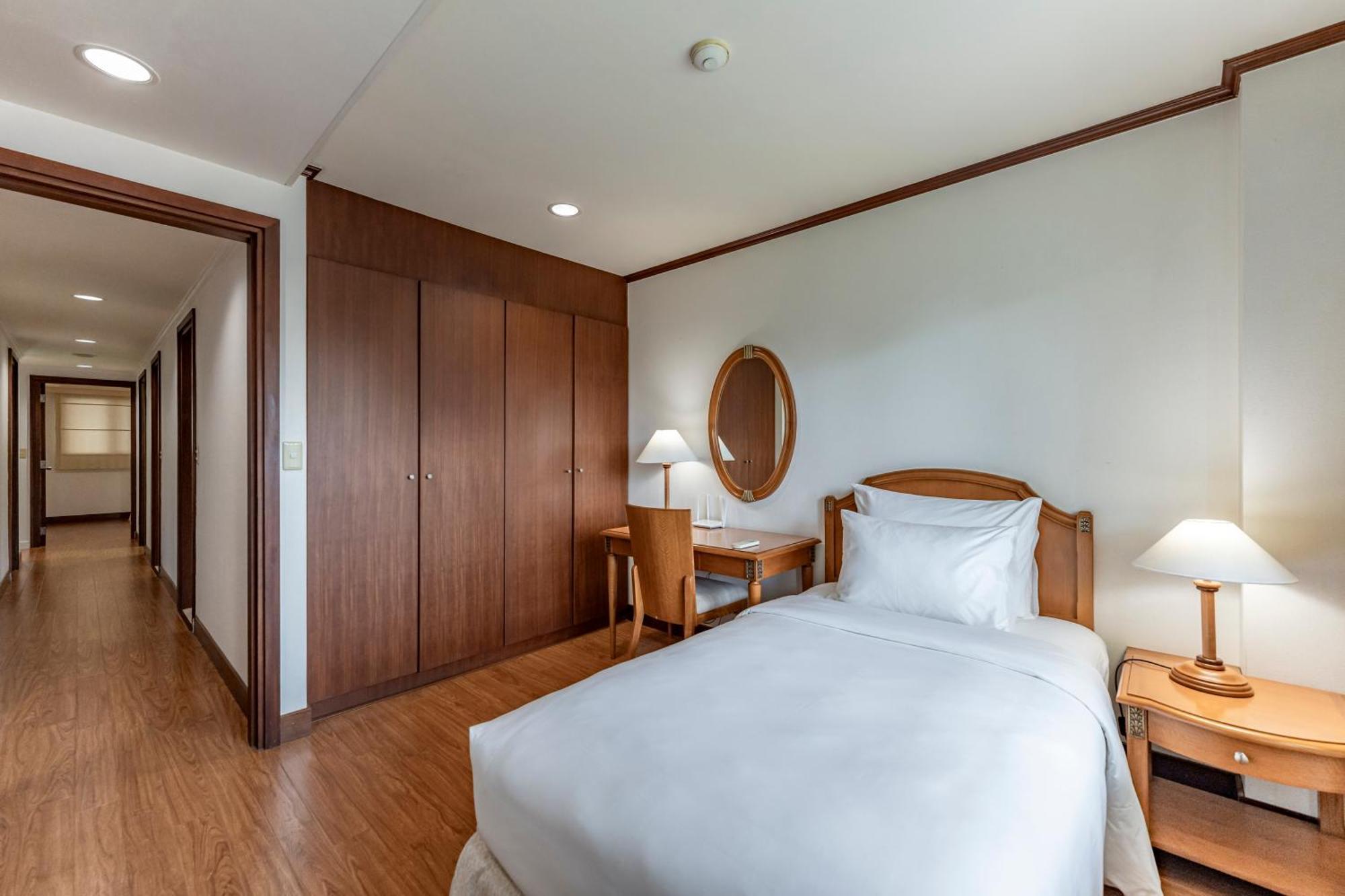 Deluxe Four-Bedroom Suite