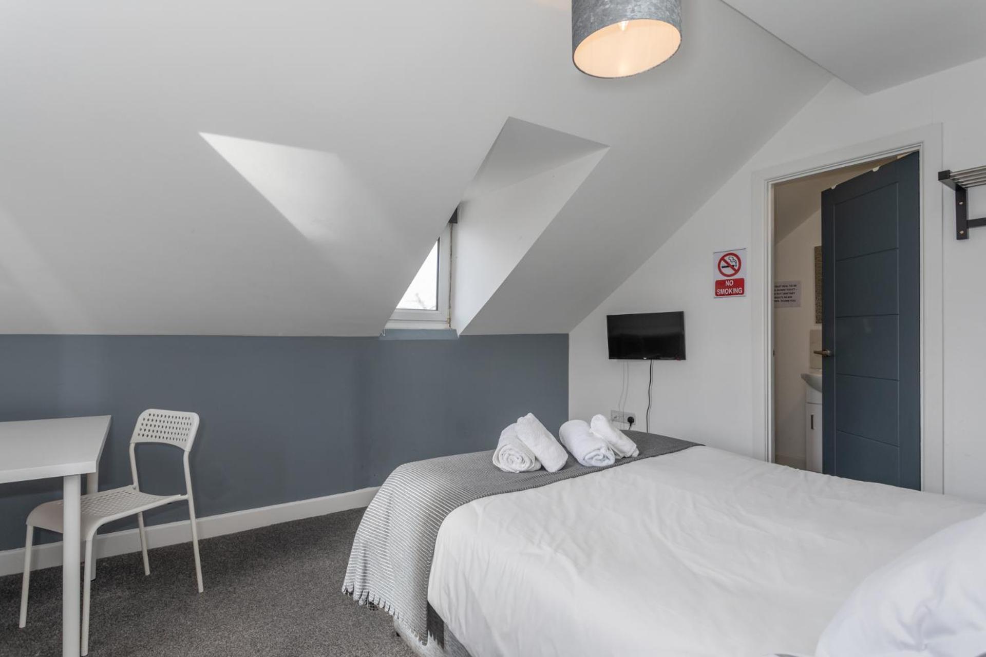 Double Room Private Bathroom