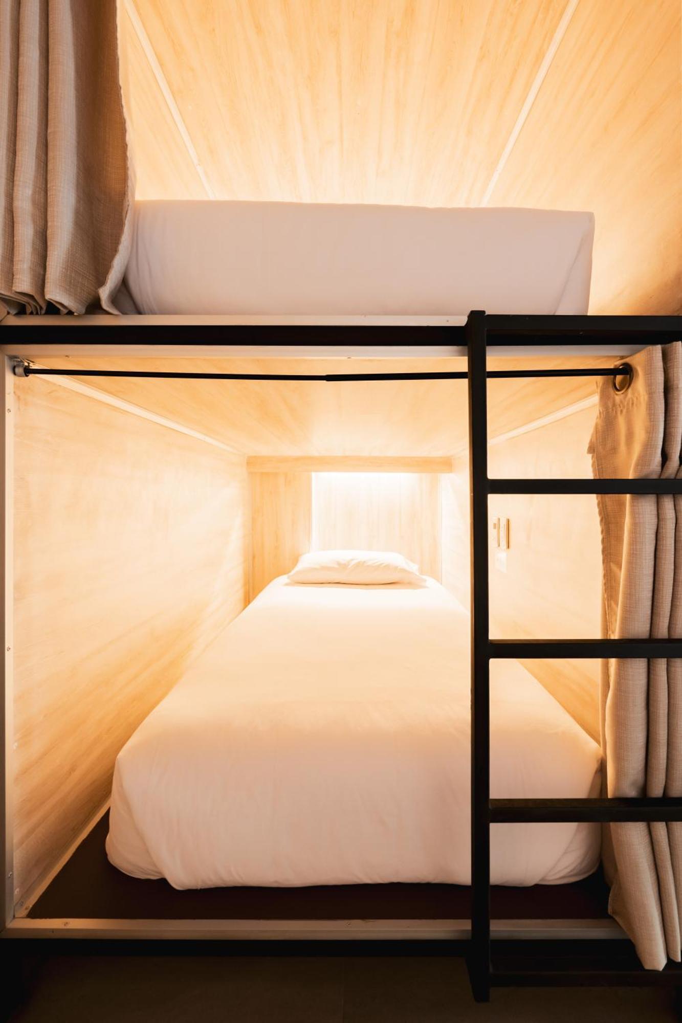 Bed 6-Bed Female Dormitory Room