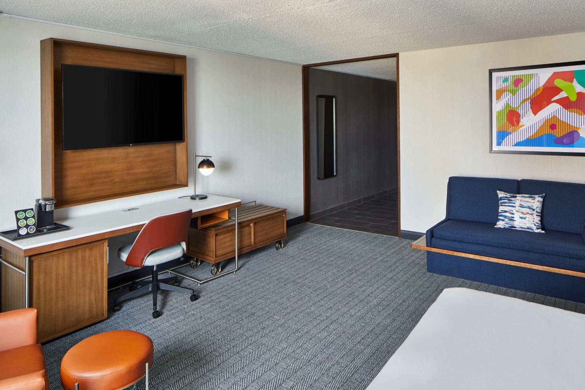 Executive King Room Sofa Bed
