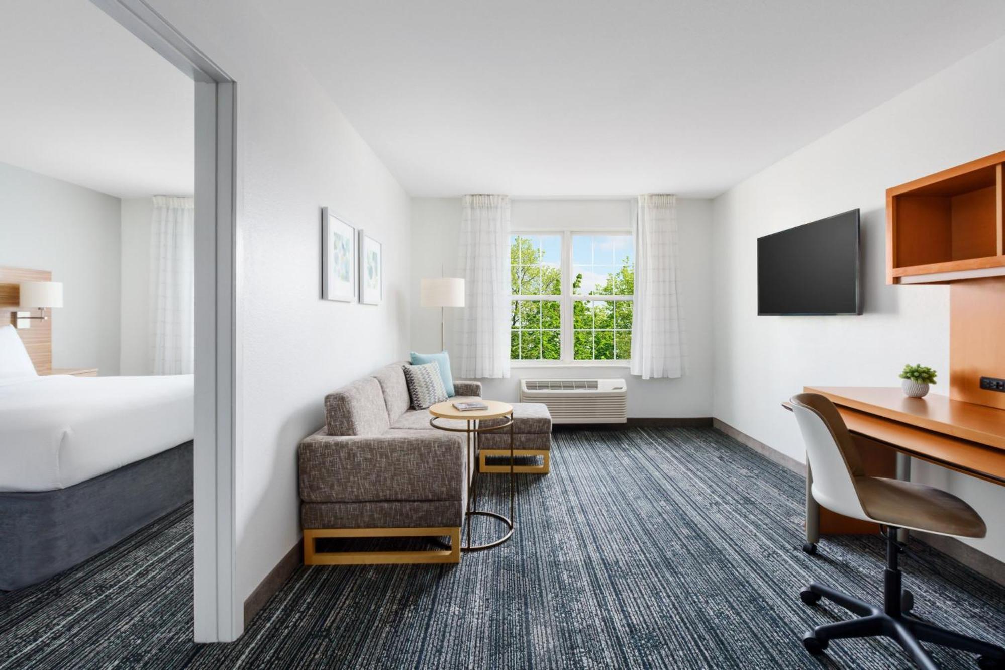 One-Bedroom Queen Suite Sofa Bed
