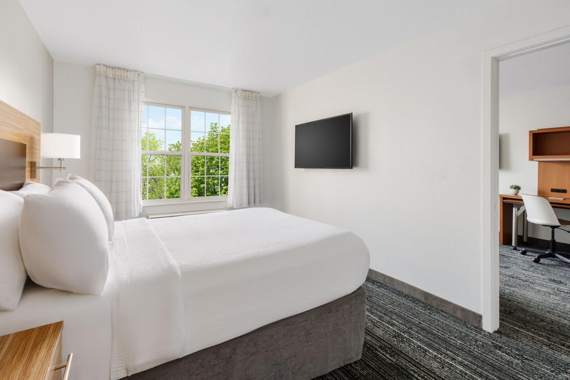 One-Bedroom Queen Suite Sofa Bed