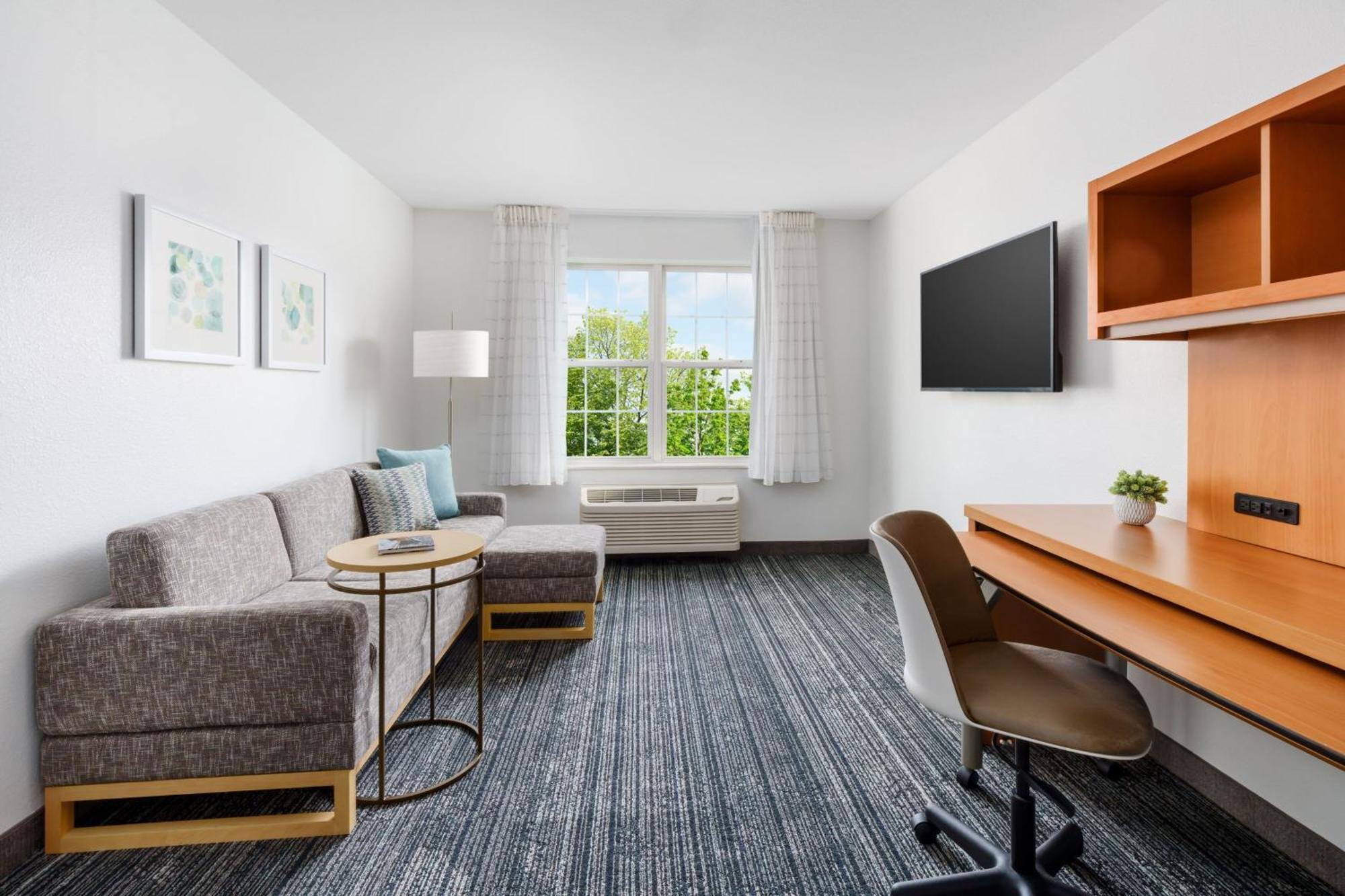 One-Bedroom Queen Suite Sofa Bed