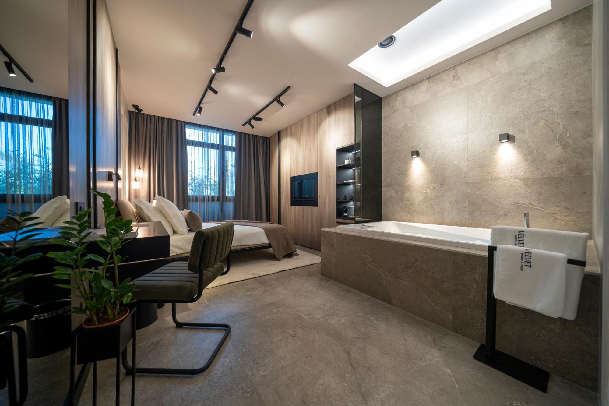 King Room with Spa Bath