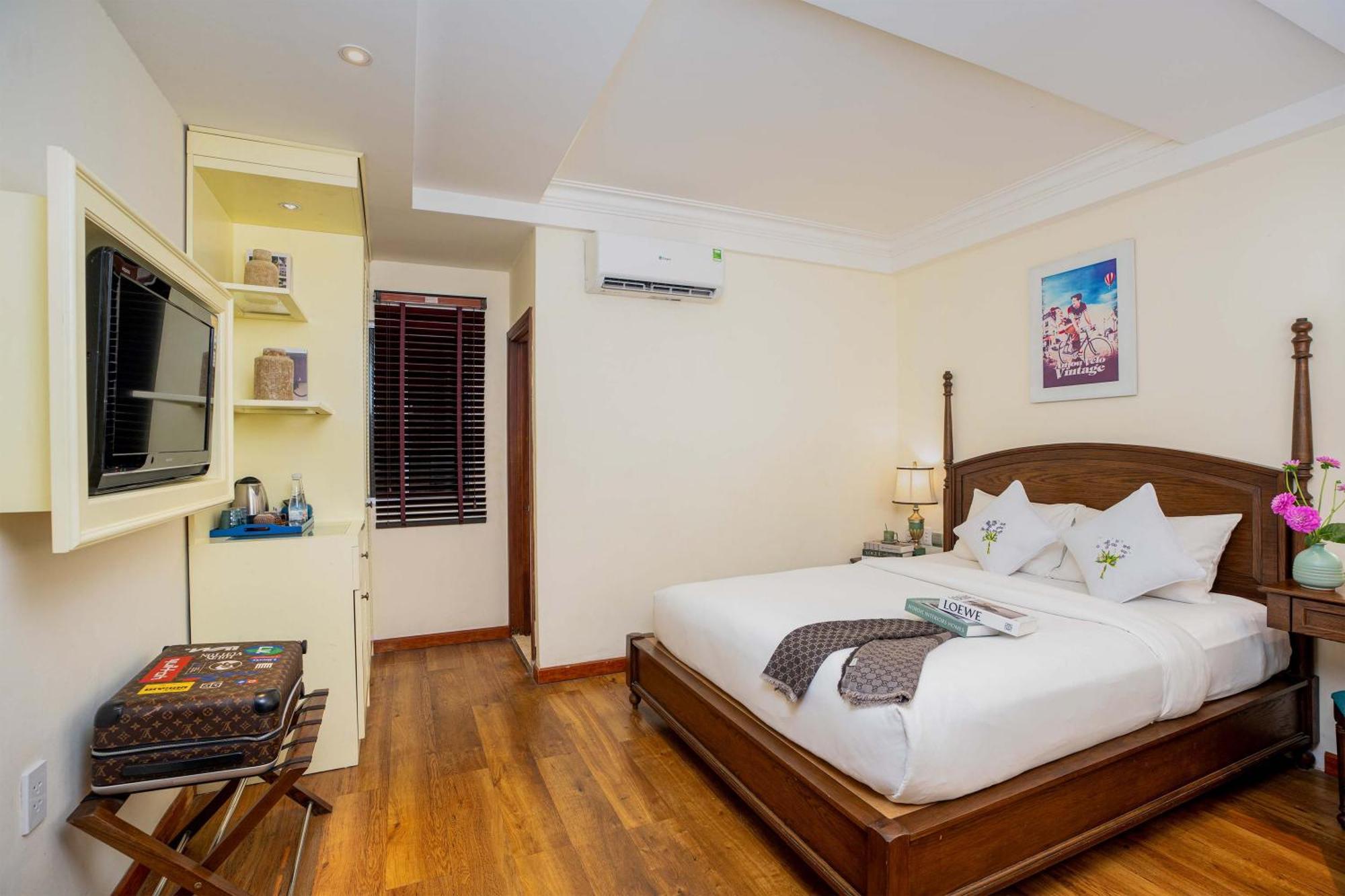 Superior Double Bed Internal Window 30 Mins Foot Massage